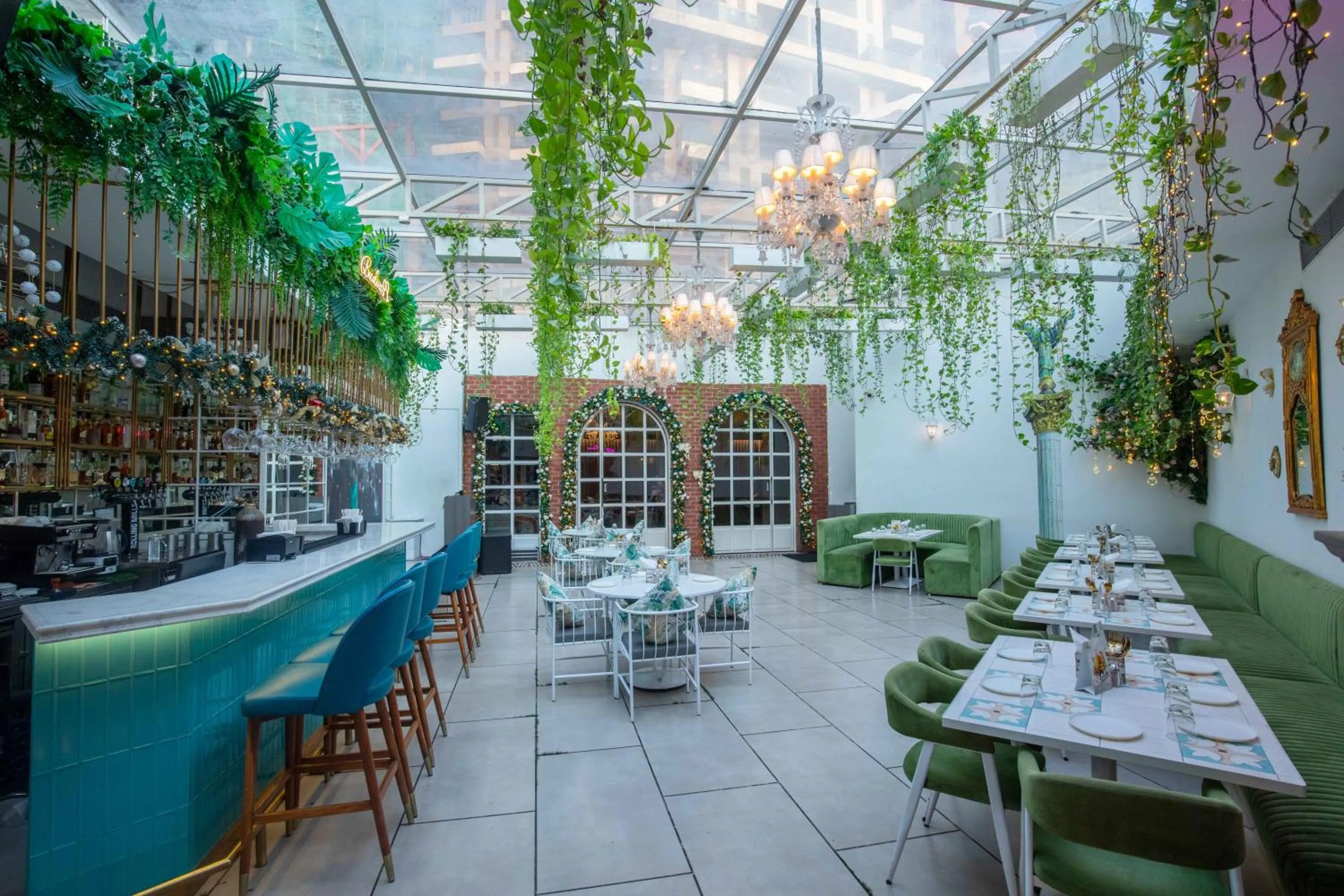 Restaurant/places to eat in Treebo Hiramani Parel Lalbaug