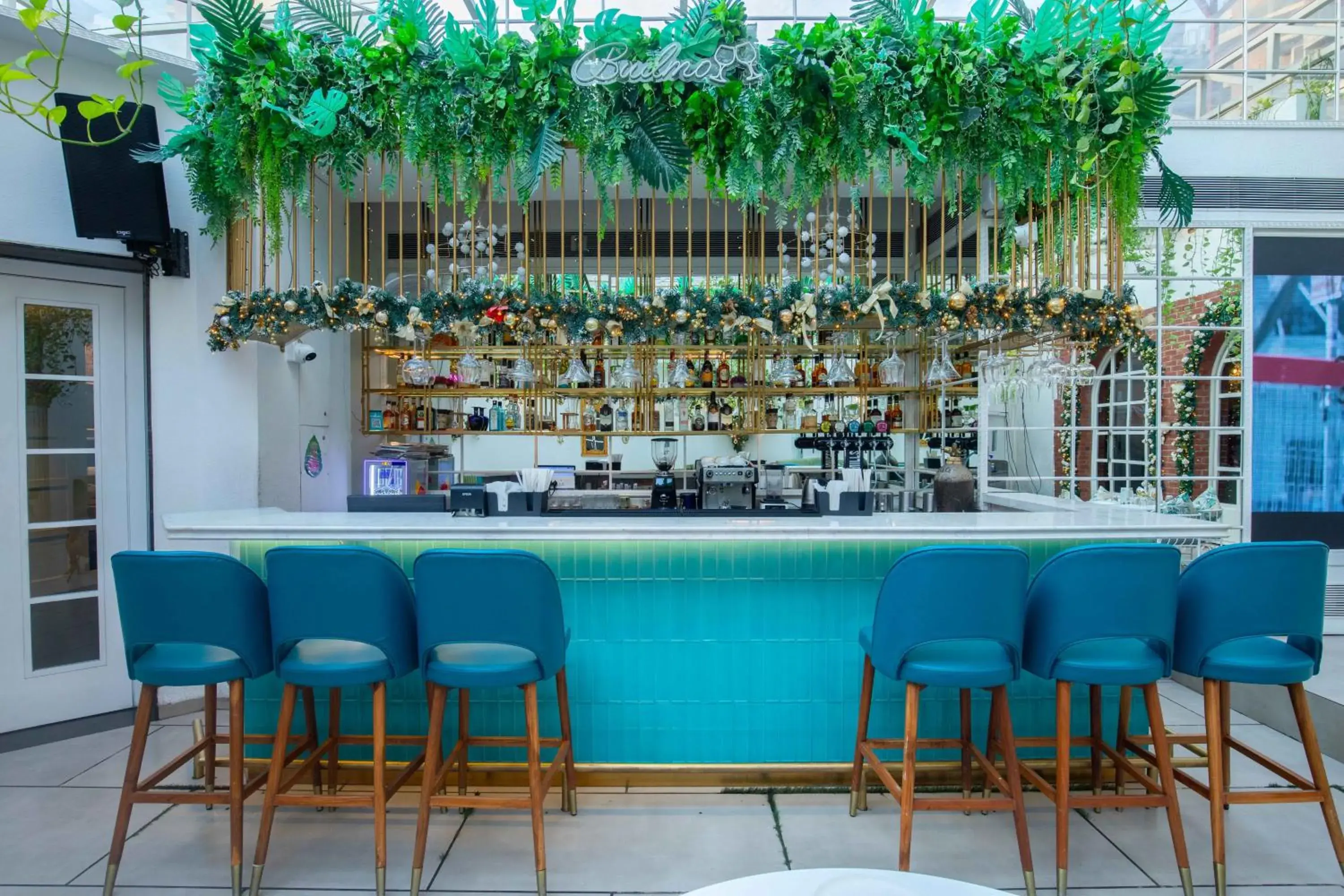 Restaurant/places to eat in Treebo Hiramani Parel Lalbaug Restaurant/places to eat in Treebo Hiramani Parel Lalbaug