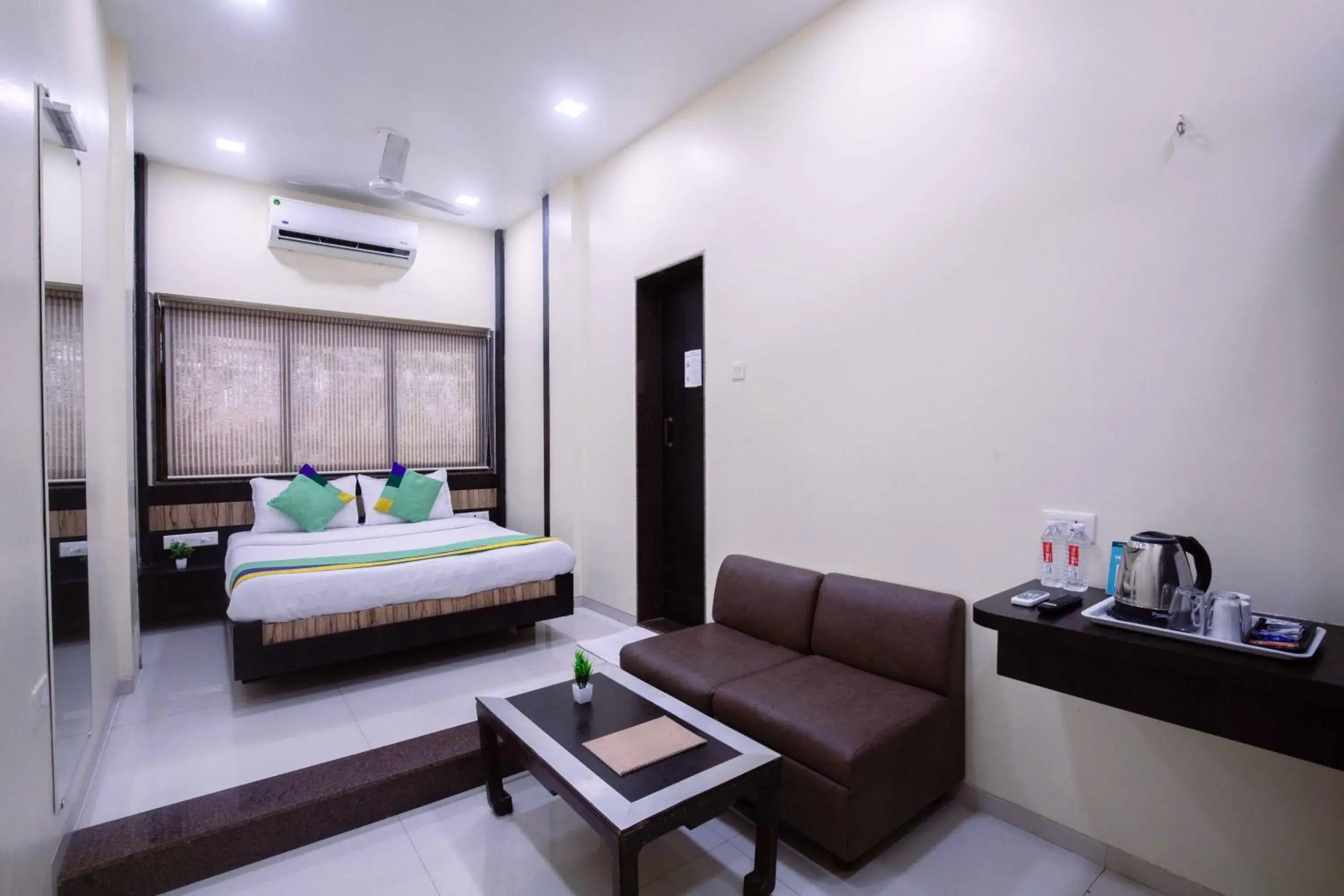 Bedroom, Bed in Treebo Hiramani Parel Lalbaug Bedroom, Bed in Treebo Hiramani Parel Lalbaug