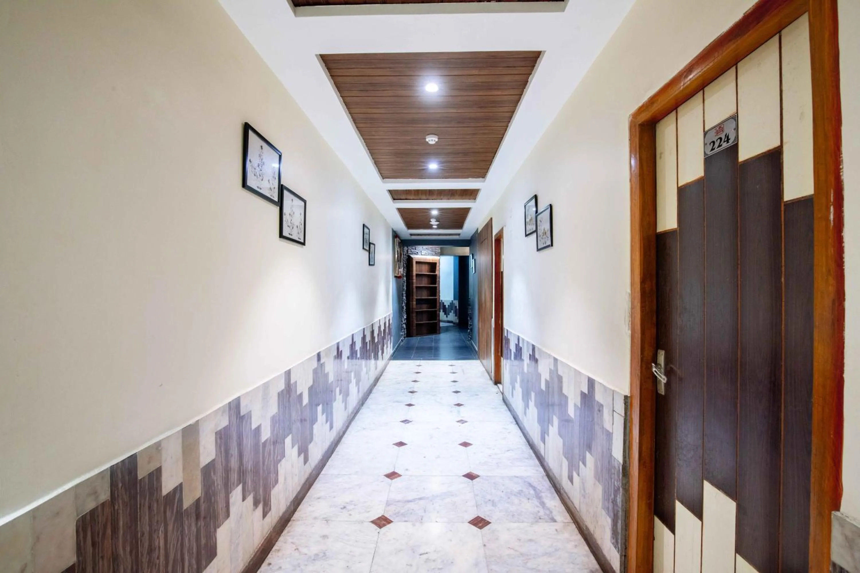 Lobby or reception in Treebo Hiramani Parel Lalbaug