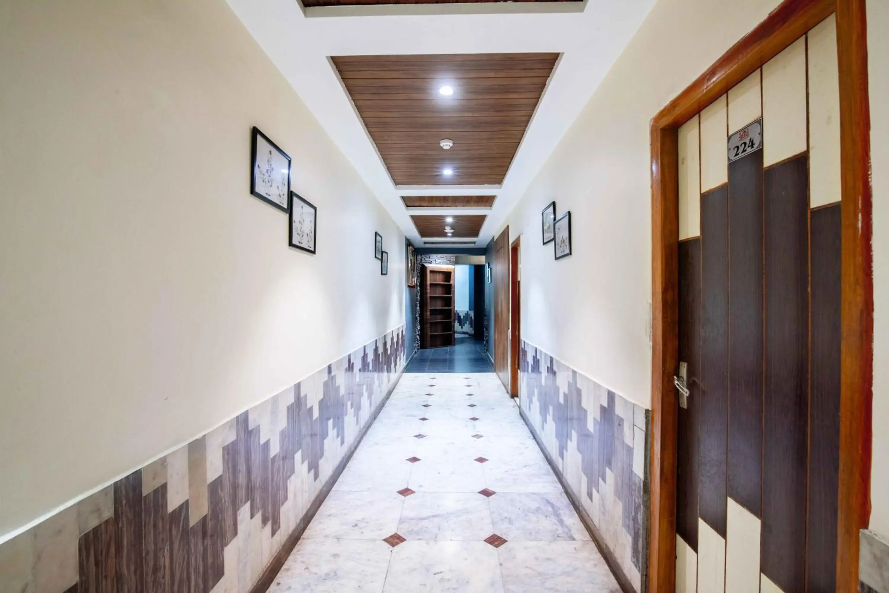 Lobby or reception in Treebo Hiramani Parel Lalbaug Lobby or reception in Treebo Hiramani Parel Lalbaug