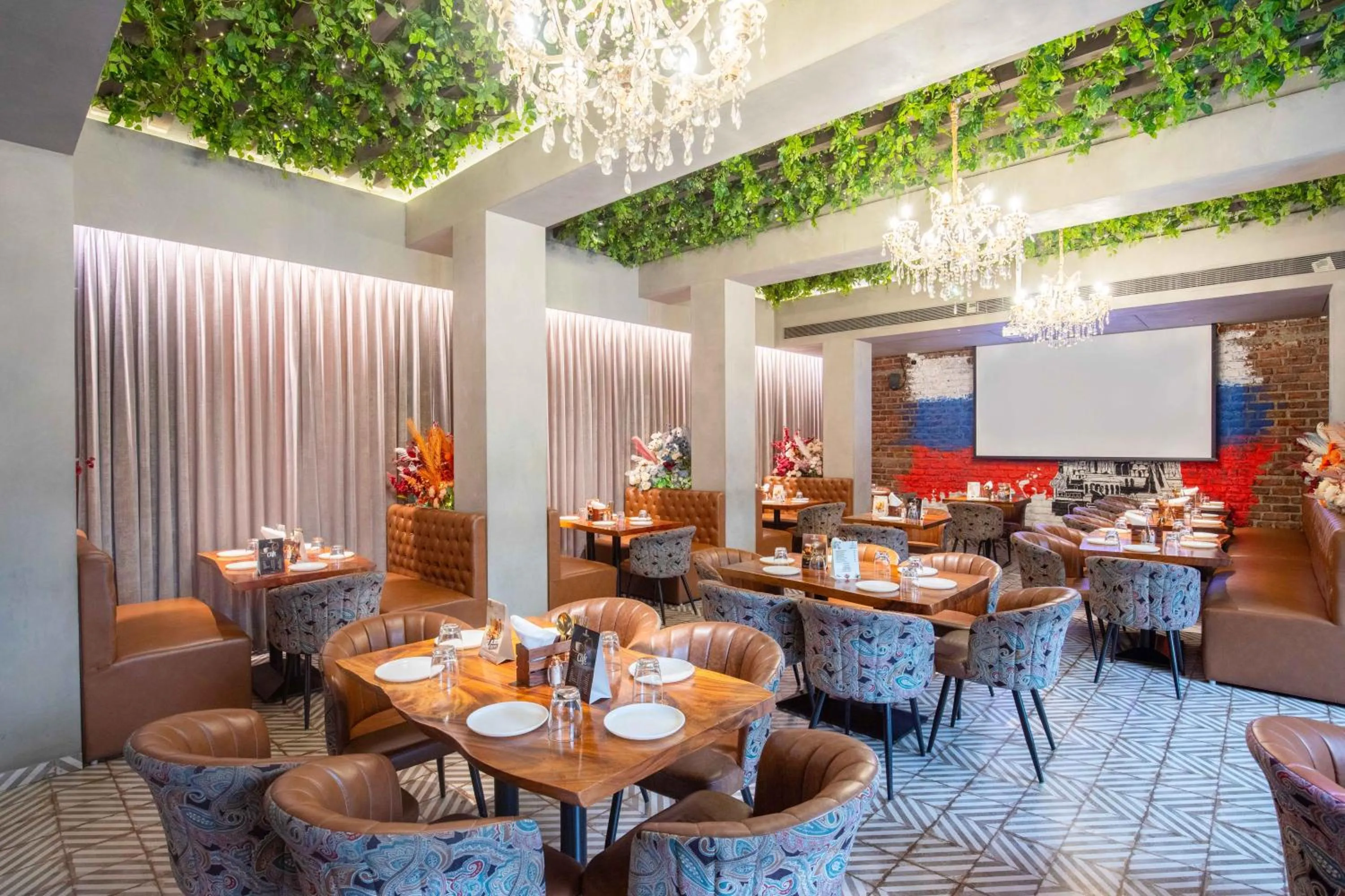 Restaurant/places to eat in Treebo Hiramani Parel Lalbaug