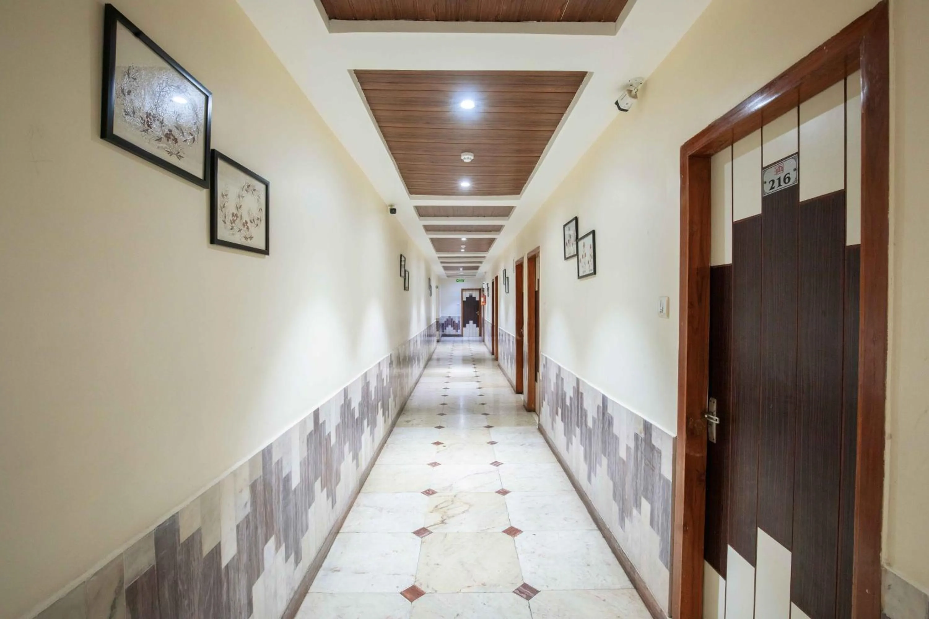 Lobby or reception in Treebo Hiramani Parel Lalbaug