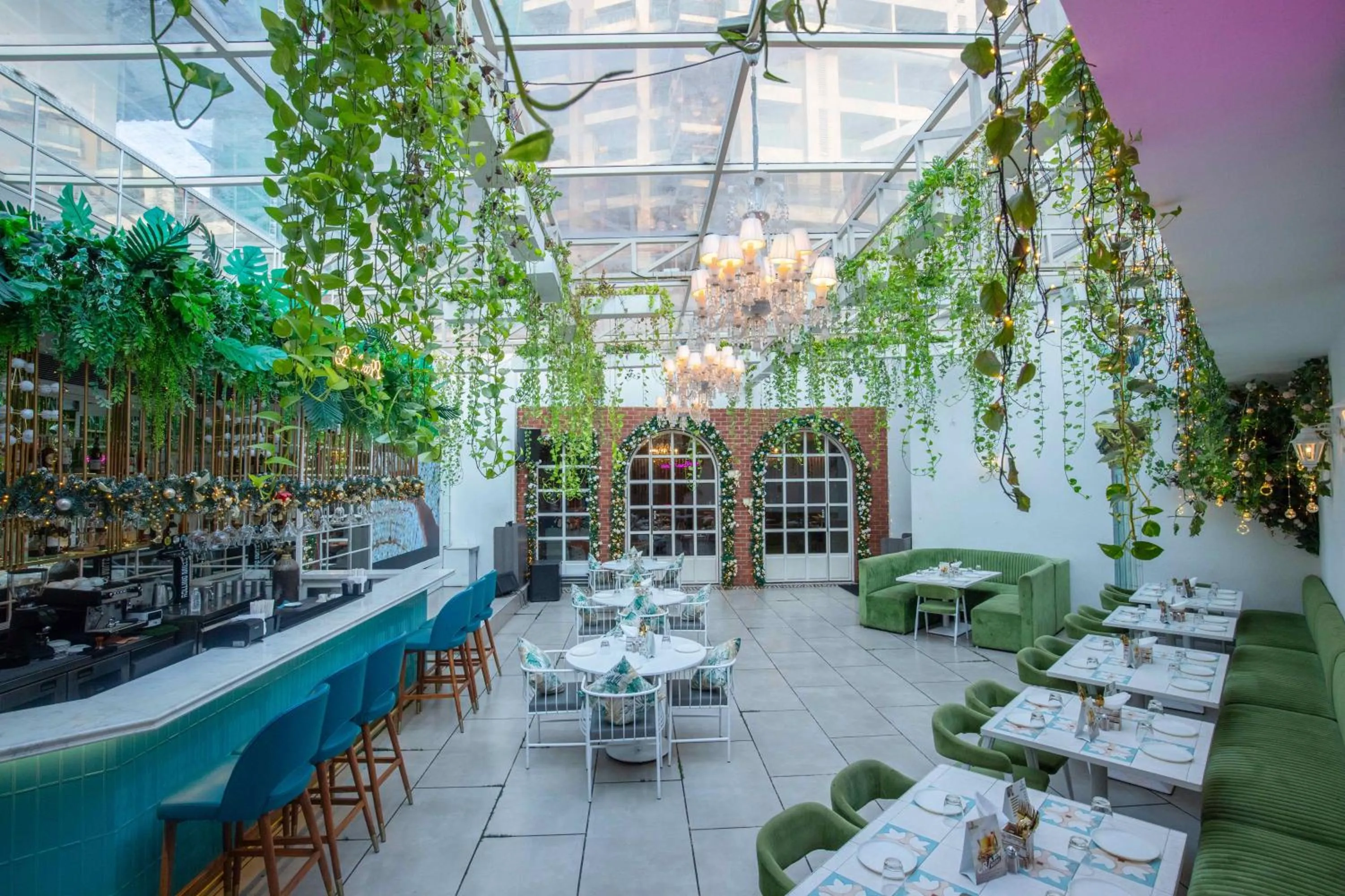 Restaurant/places to eat in Treebo Hiramani Parel Lalbaug