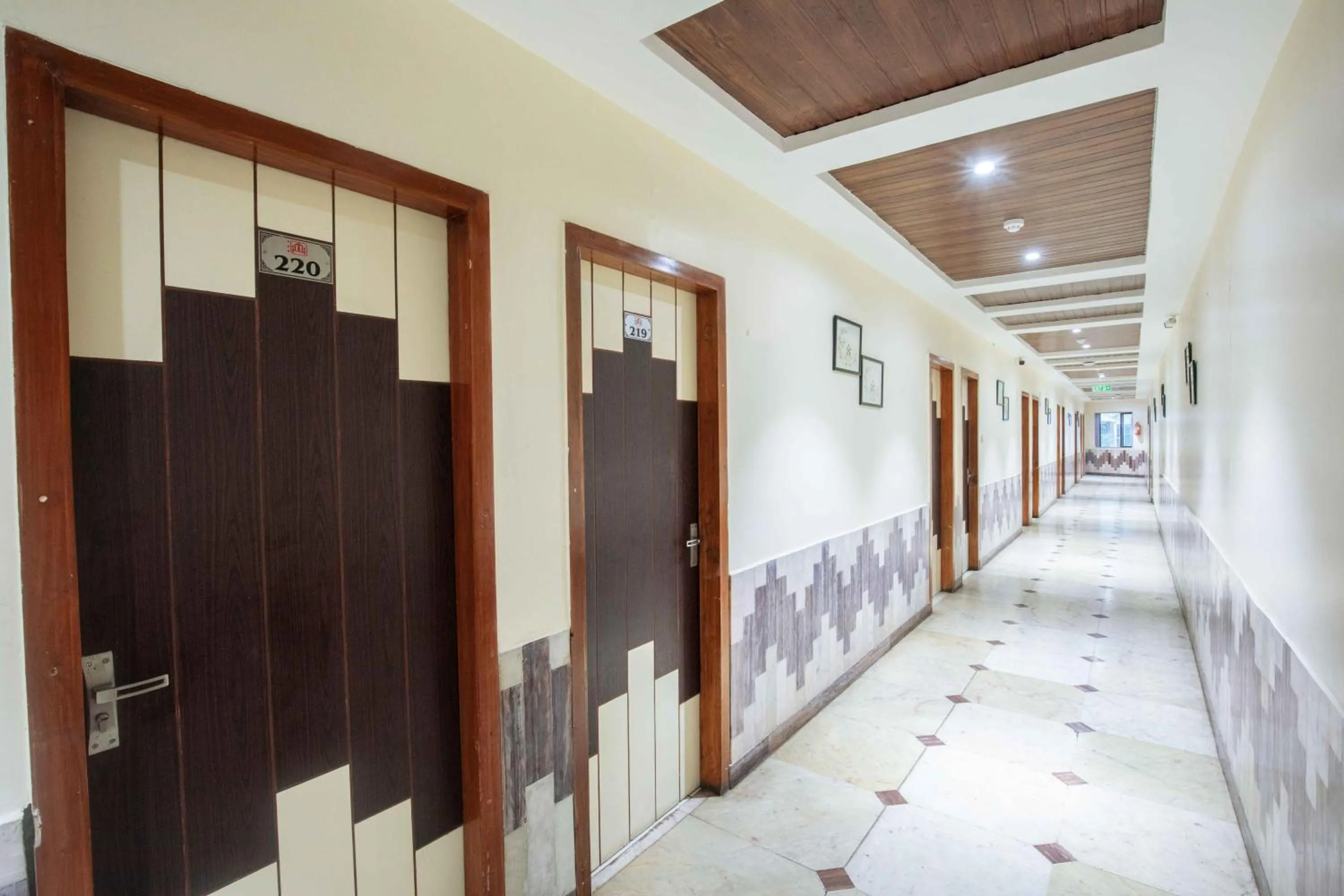 Lobby or reception in Treebo Hiramani Parel Lalbaug