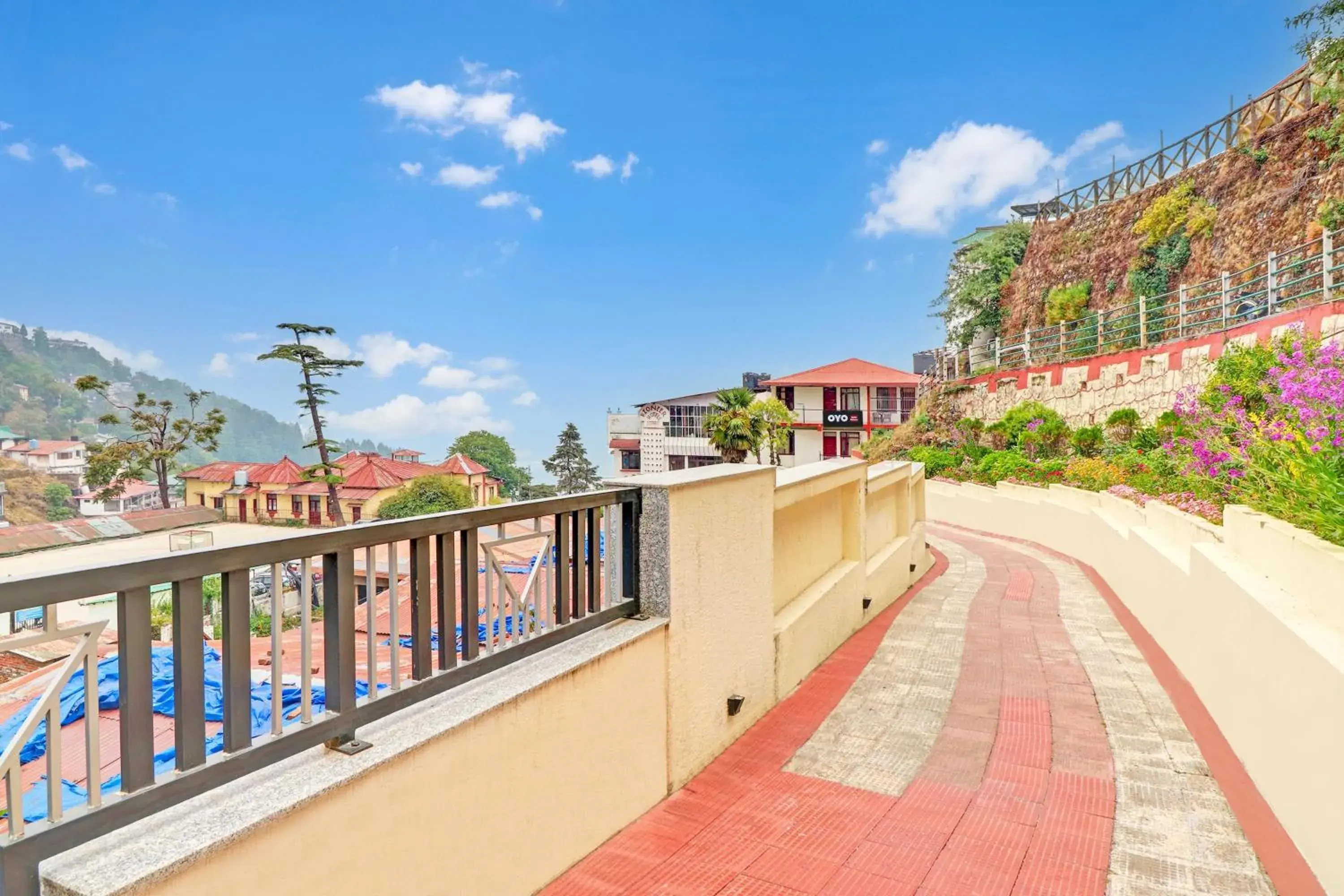 Facade/entrance in Super Collection O Pioneer Facade/entrance in Super Collection O Pioneer