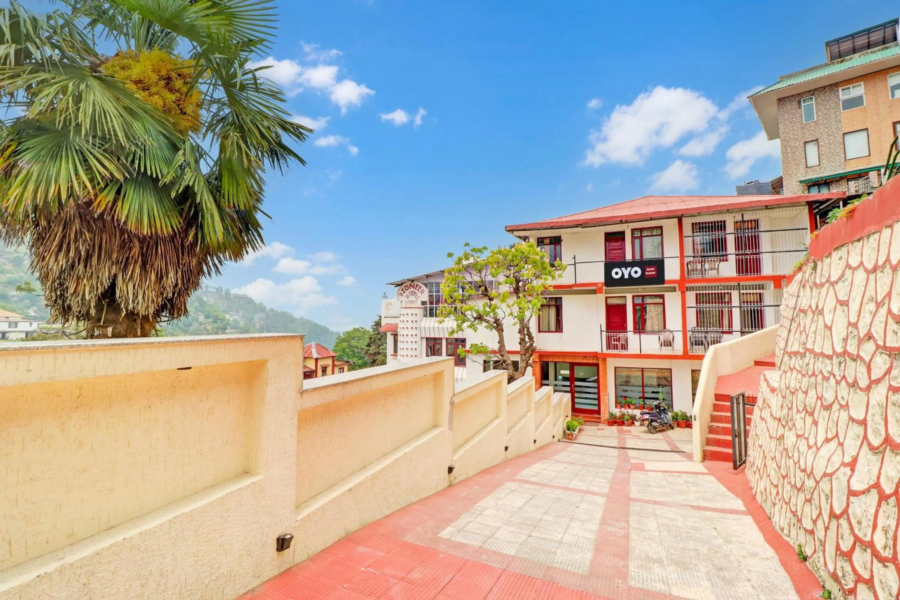 Facade/entrance in Super Collection O Pioneer