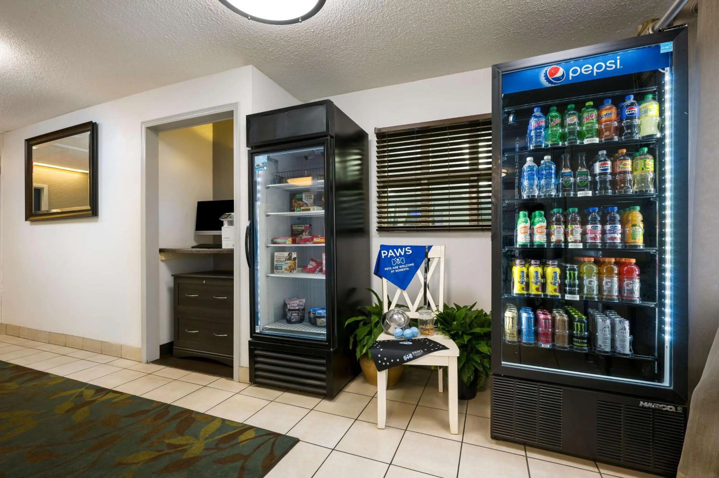 Coffee/tea facilities in Sonesta Simply Suites Chicago Waukegan
