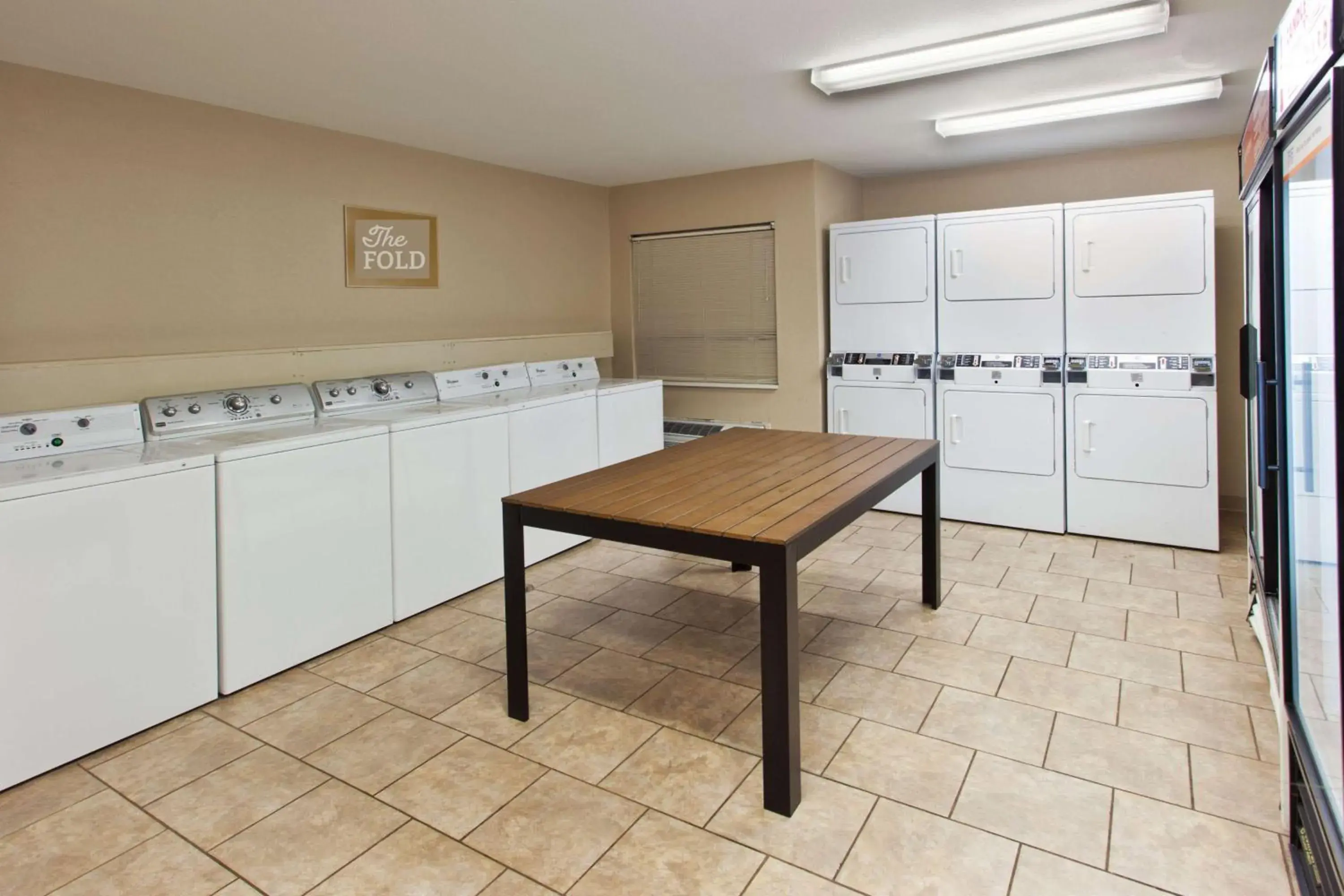 laundry in Sonesta Simply Suites Chicago Waukegan laundry in Sonesta Simply Suites Chicago Waukegan