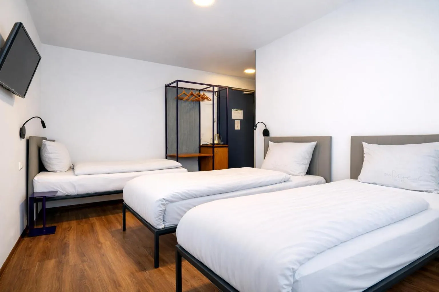 Bed in Das Schreder Hotel - Munich Free Parking