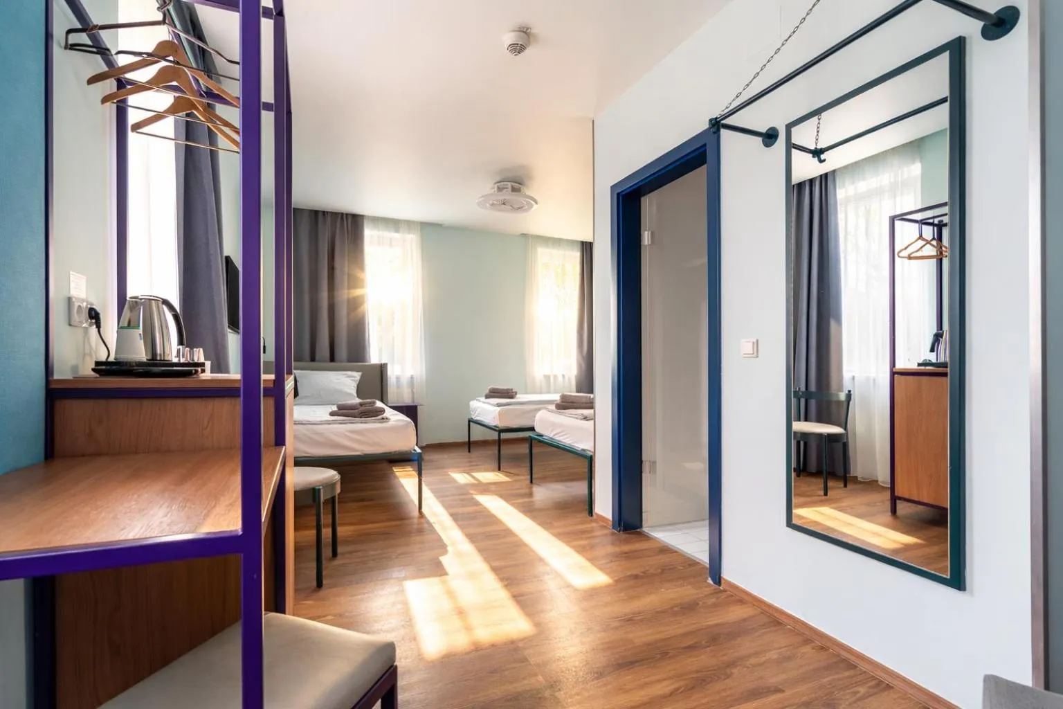 Coffee/tea facilities, Bed in Das Schreder Hotel - Munich Free Parking