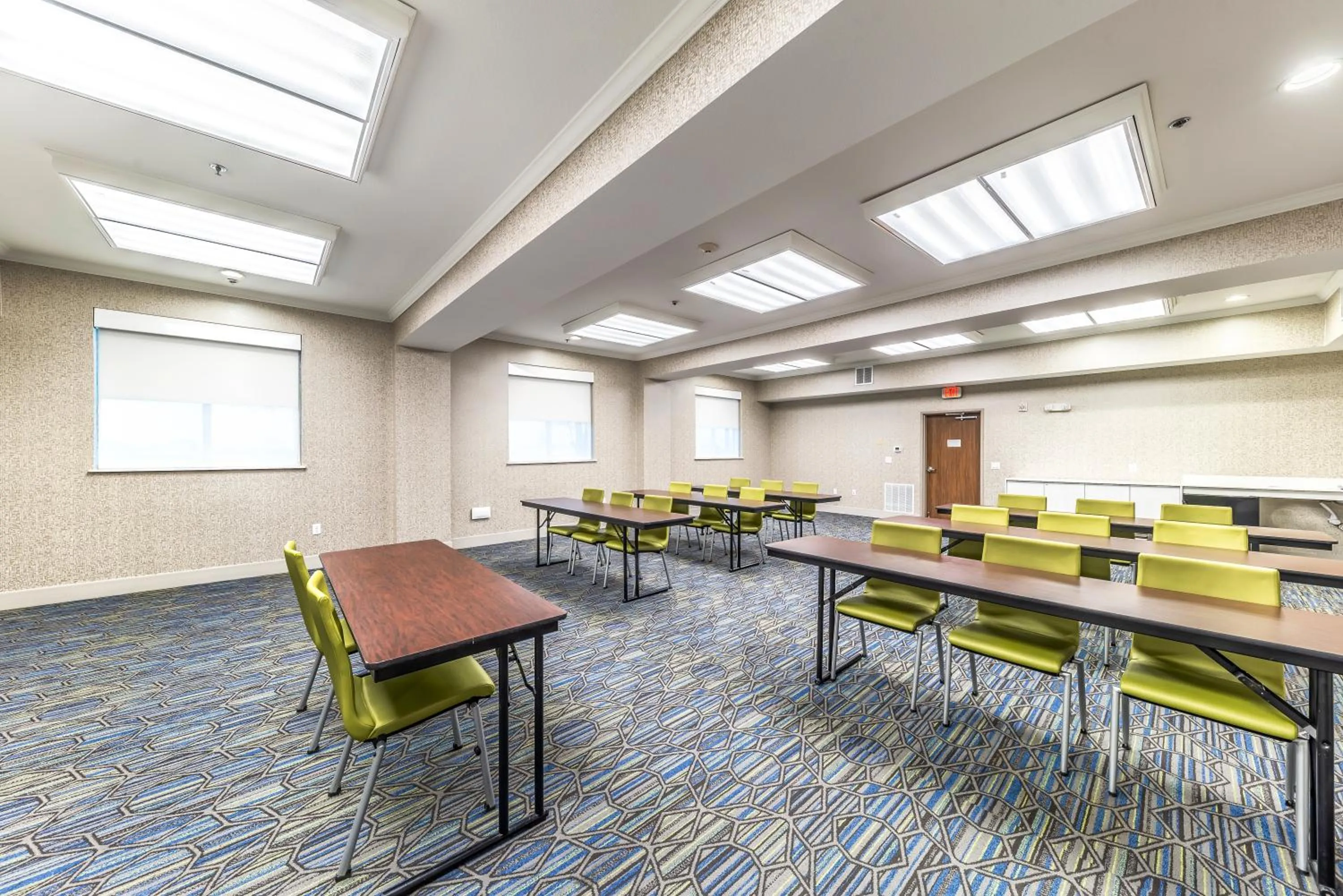 Meeting/conference room in Holiday Inn Express & Suites Fort Worth - Fossil Creek by IHG