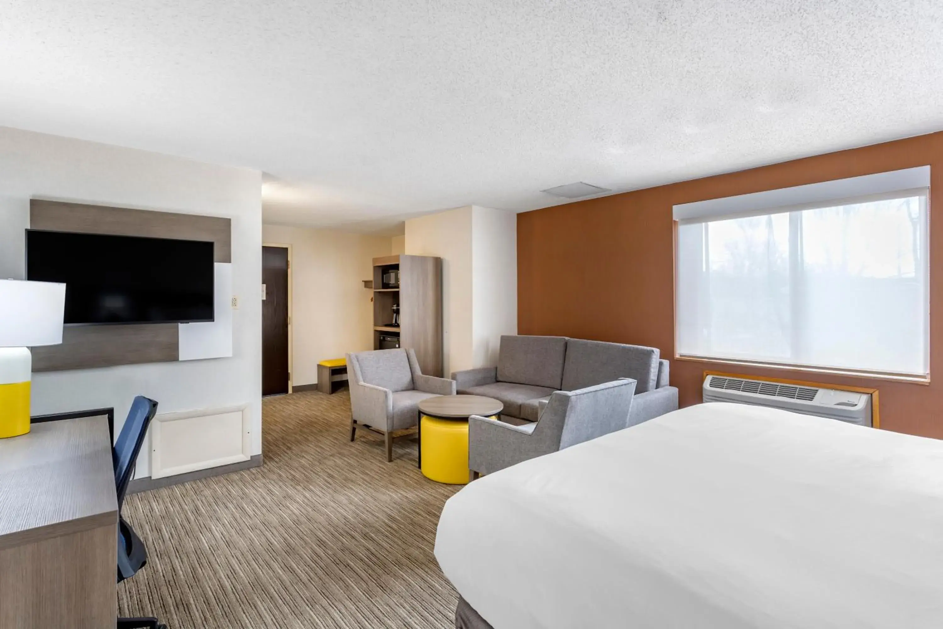 Photo of the whole room, Bed in Comfort Inn Paramus - Hackensack Photo of the whole room, Bed in Comfort Inn Paramus - Hackensack