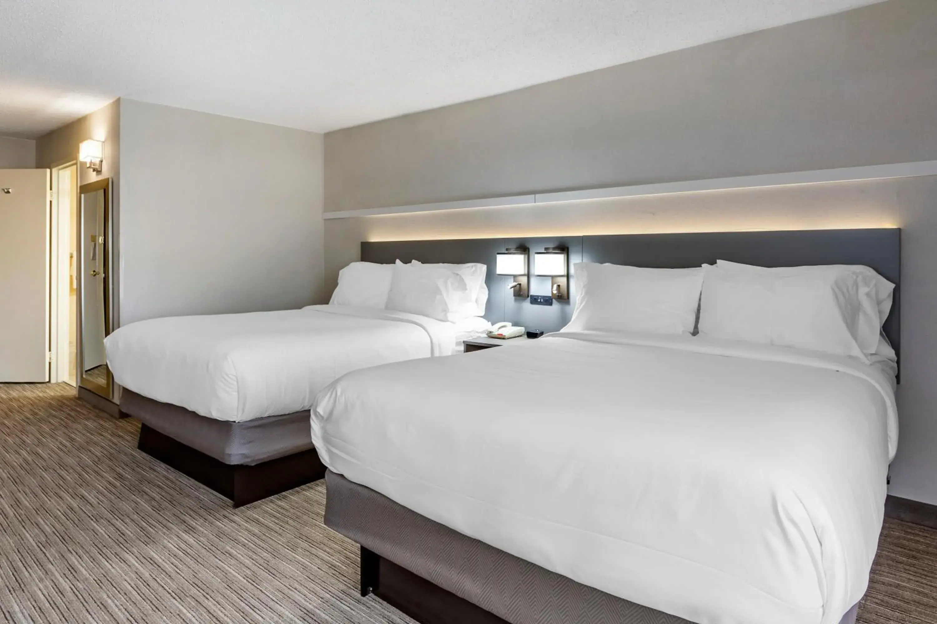 Bed in Comfort Inn Paramus - Hackensack Bed in Comfort Inn Paramus - Hackensack