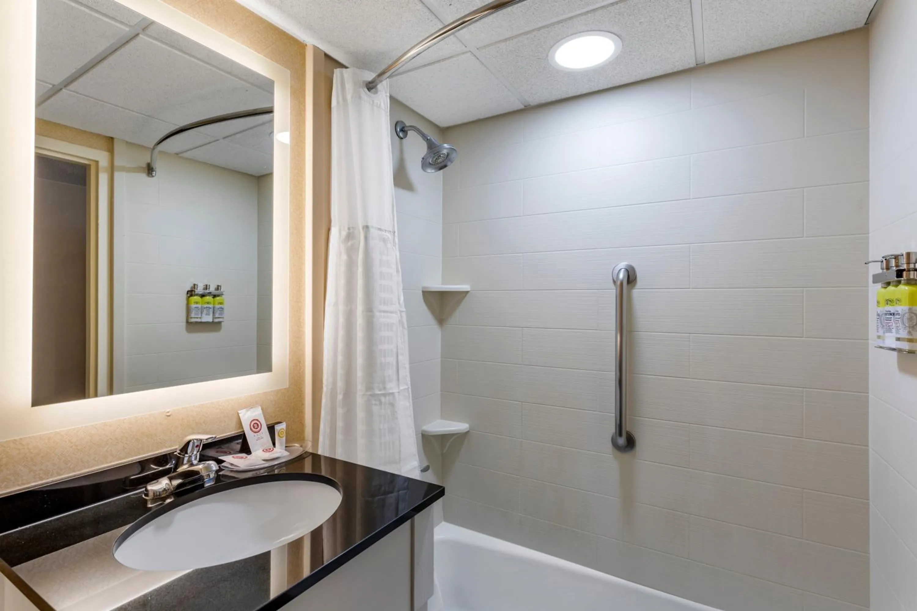 Bathroom in Comfort Inn Paramus - Hackensack