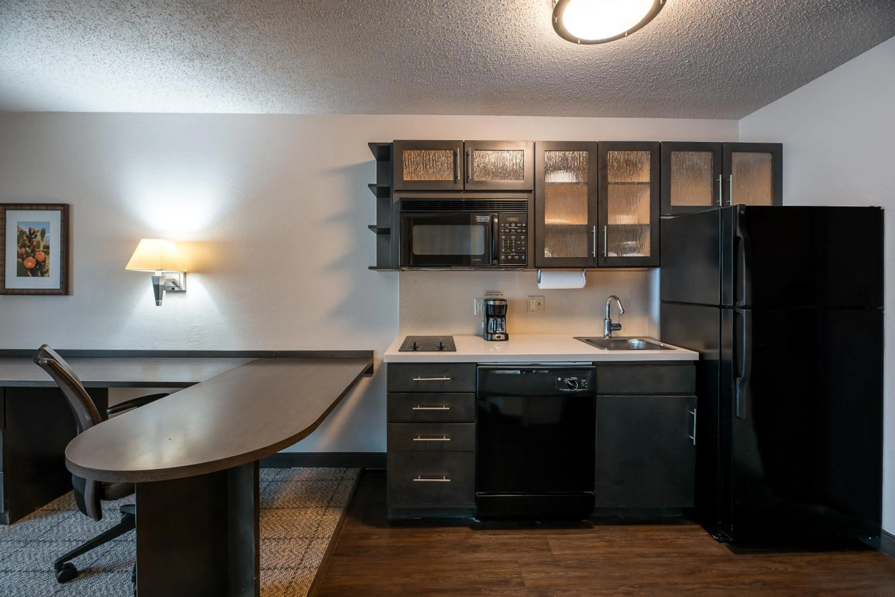 Kitchen or kitchenette in Sonesta Simply Suites Fort Worth