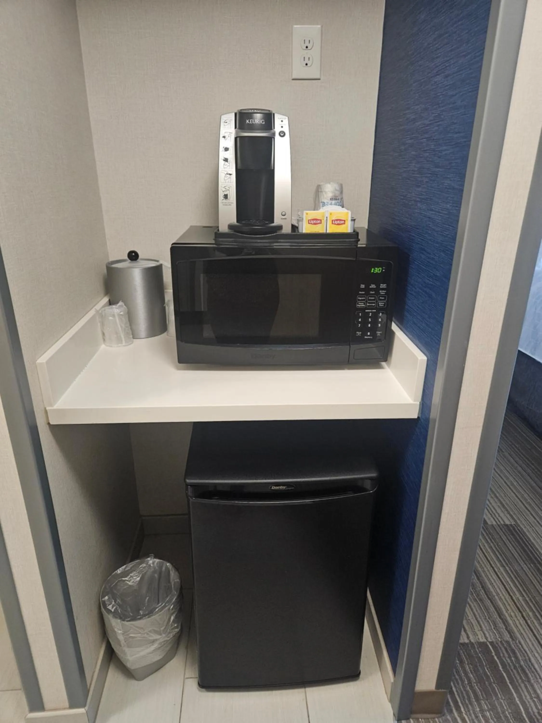 Coffee/tea facilities in Holiday Inn Express Hotels & Suites Burlington by IHG