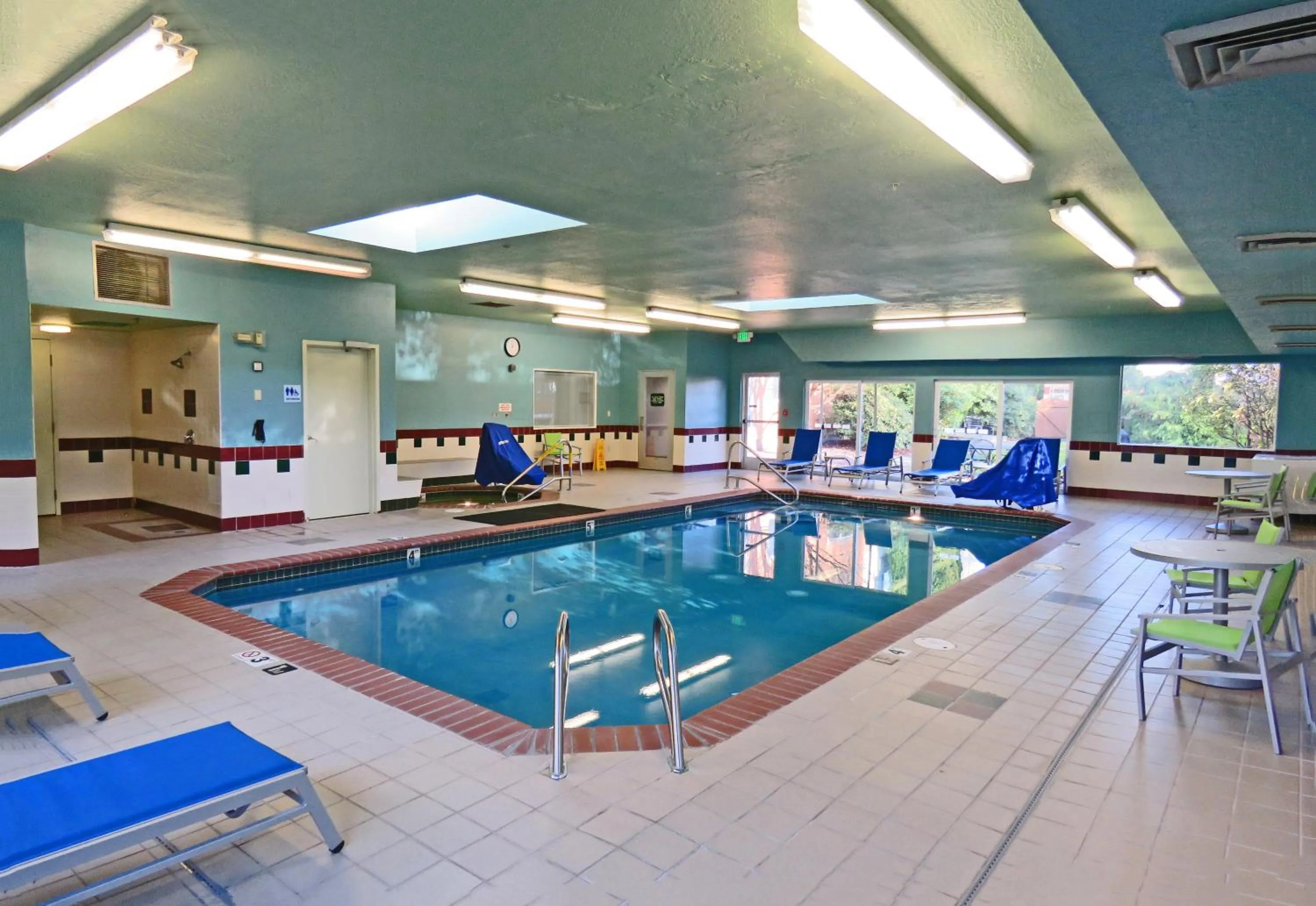 Swimming pool in Holiday Inn Express Hotels & Suites Burlington by IHG