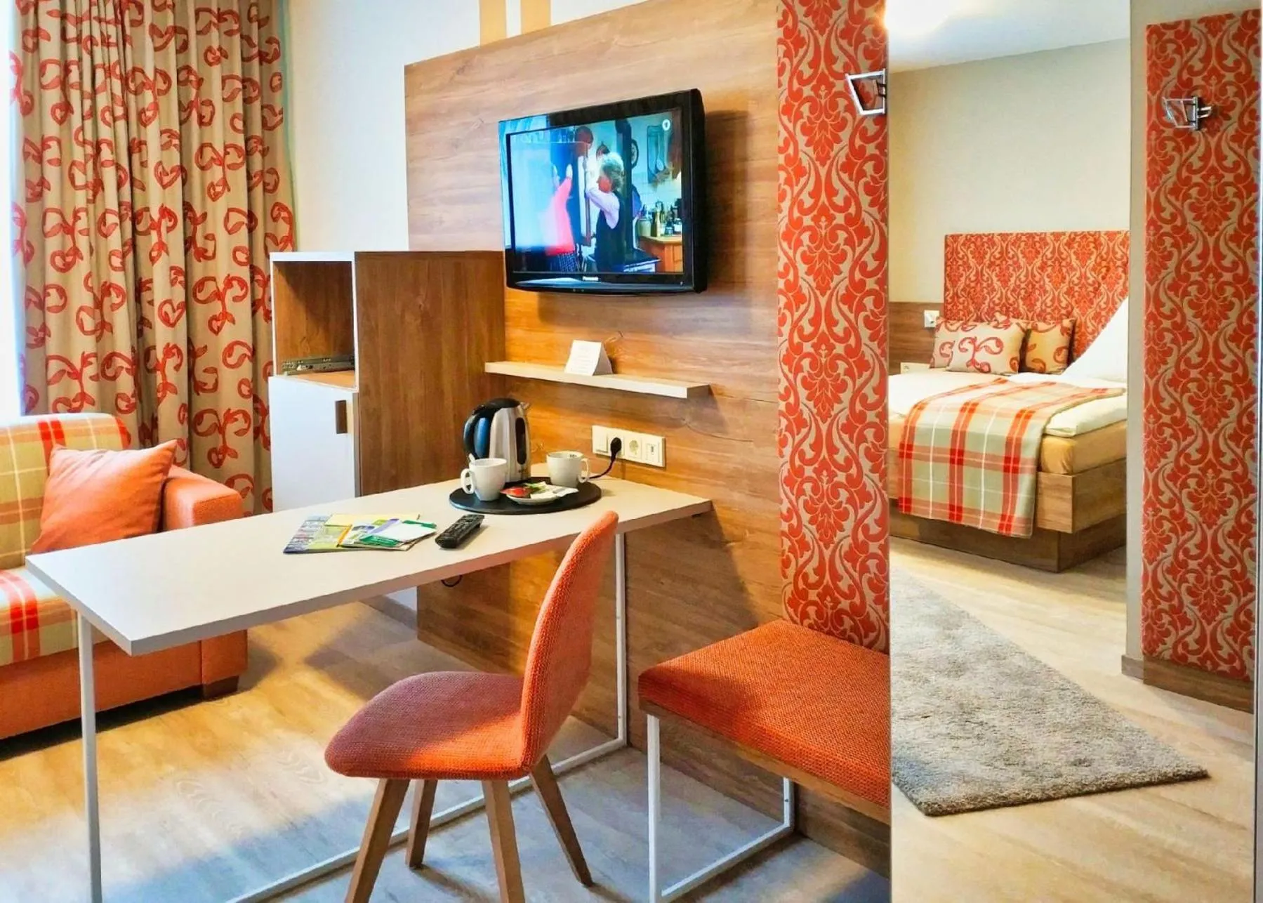 TV and multimedia, Bed in Hotel Maurer