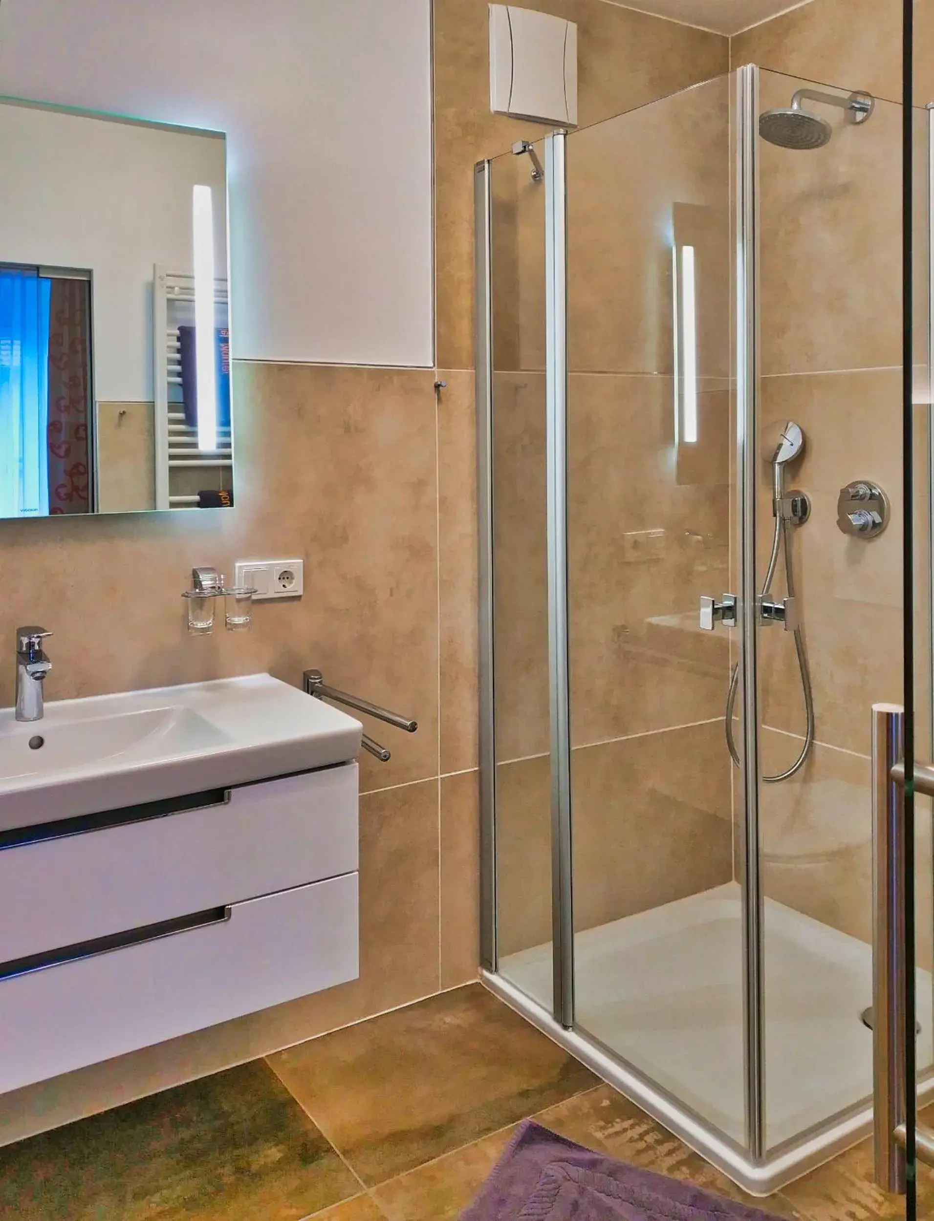 Shower, Bathroom in Hotel Maurer