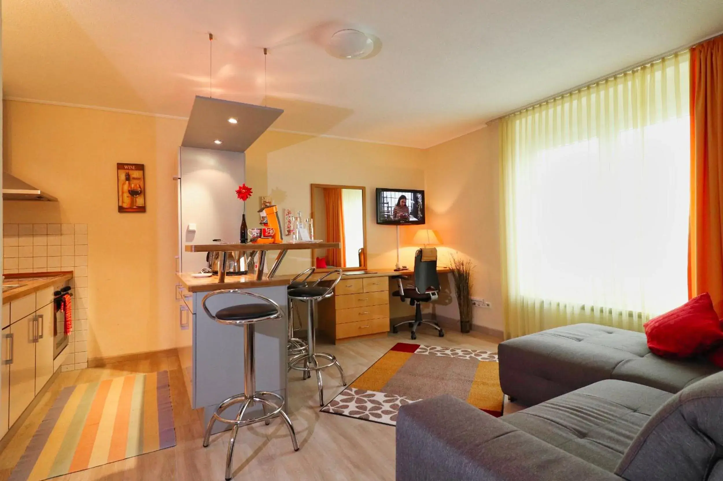 Kitchen or kitchenette, Seating Area in Hotel Maurer