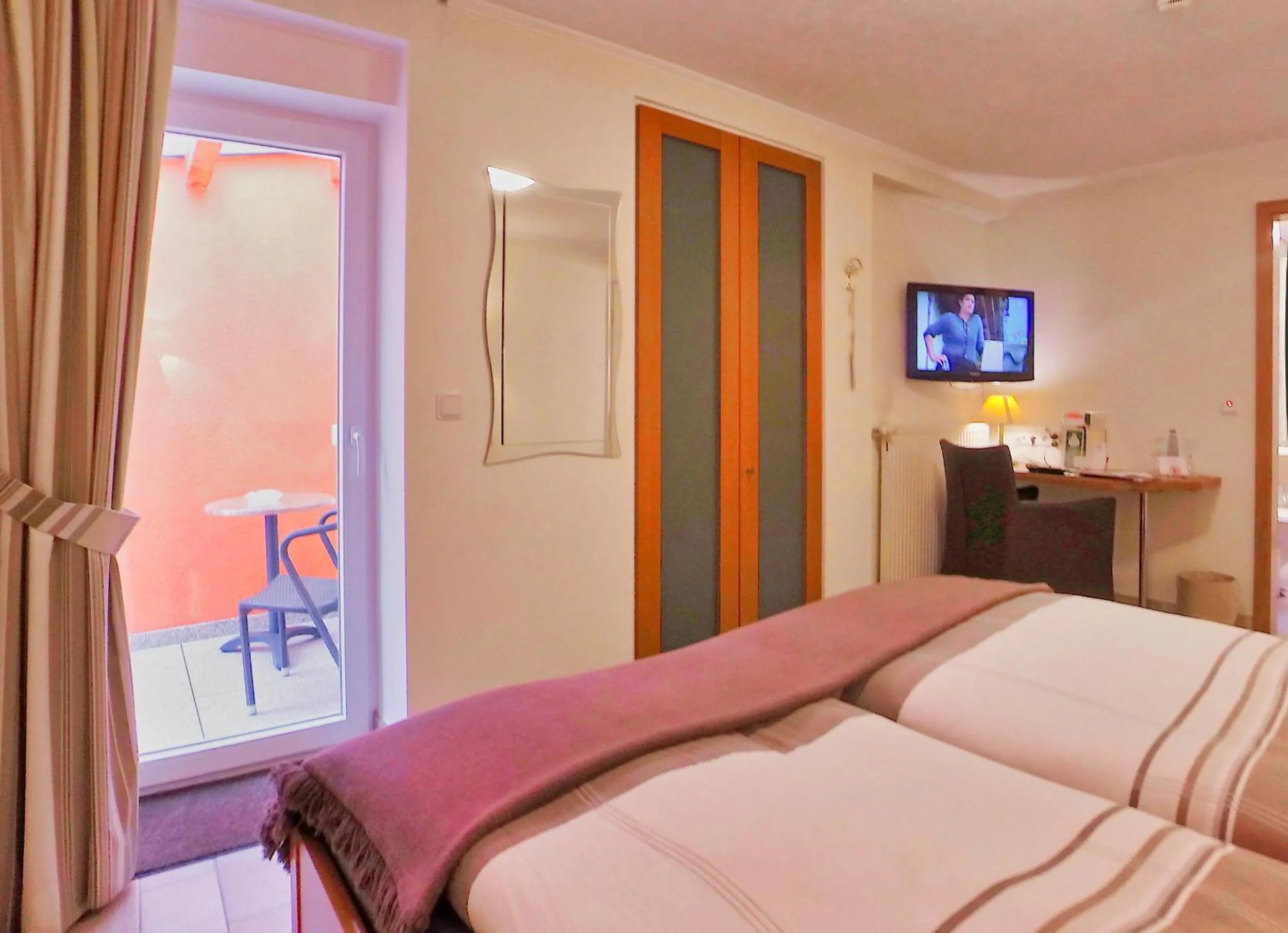 Bathroom, Bed in Hotel Maurer