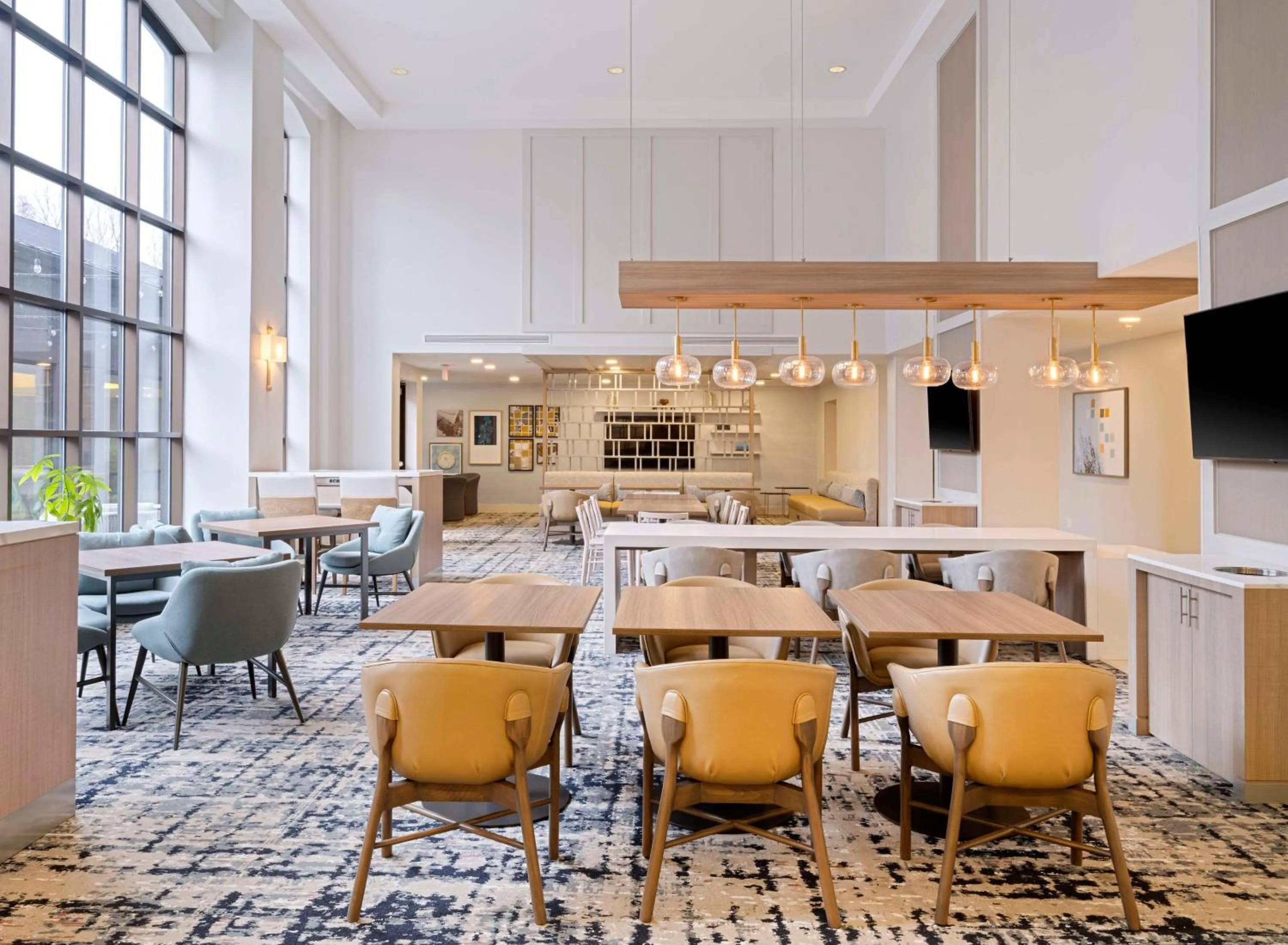 Communal lounge/ TV room in Homewood Suites by Hilton Parsippany-Troy Hills