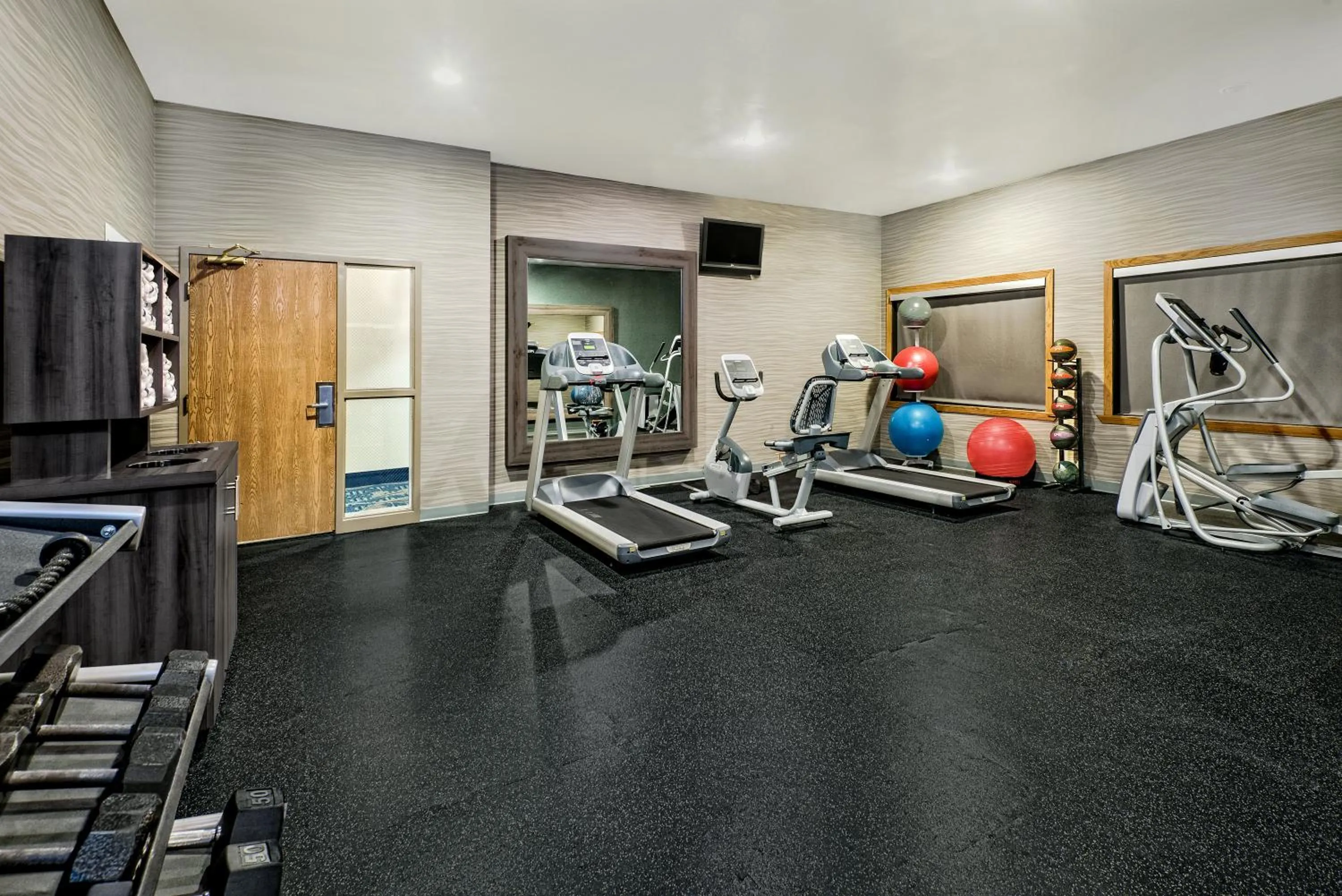 Fitness centre/facilities in Holiday Inn Express Hotel and Suites Fort Worth/I-20