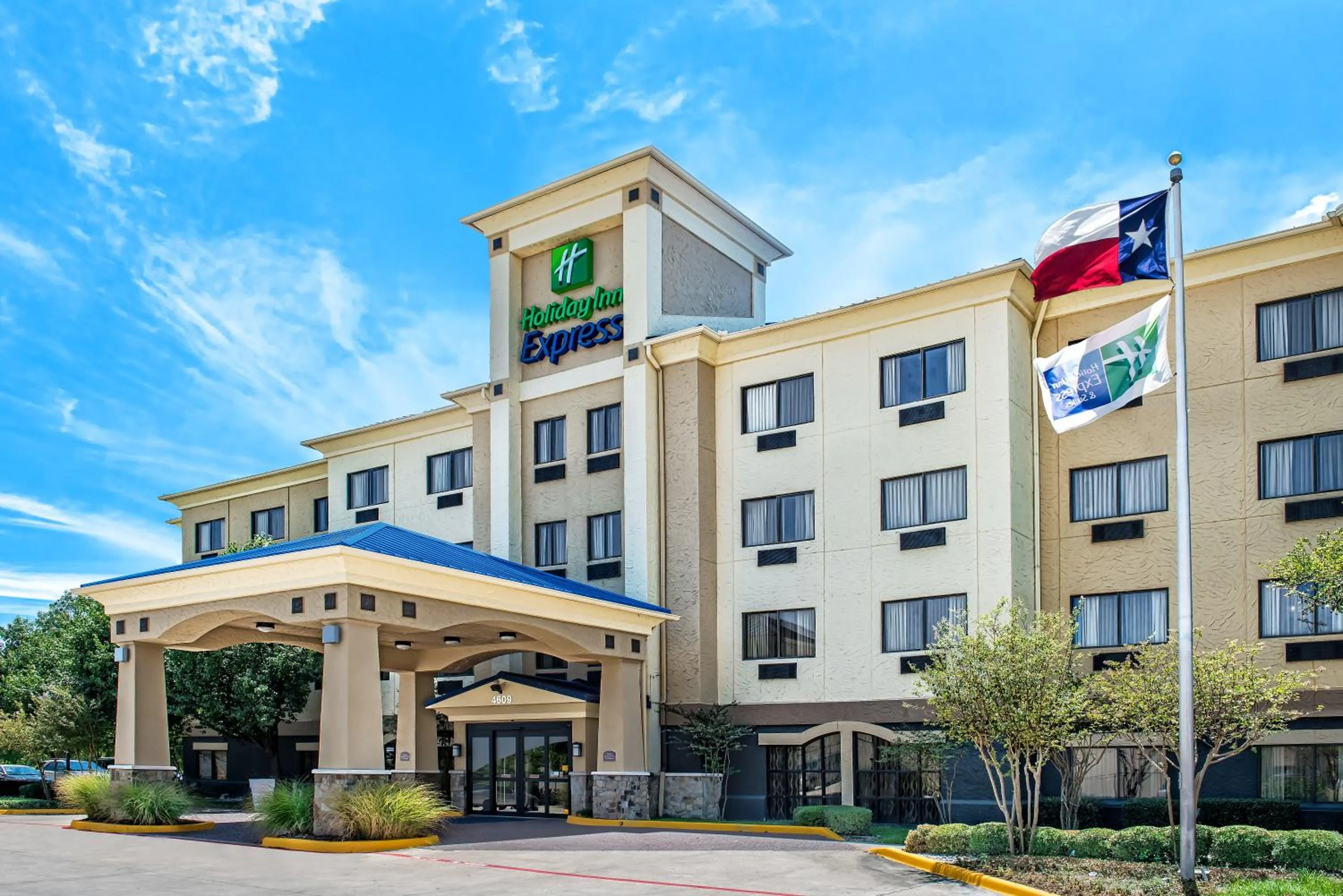 Property building in Holiday Inn Express Hotel and Suites Fort Worth/I-20