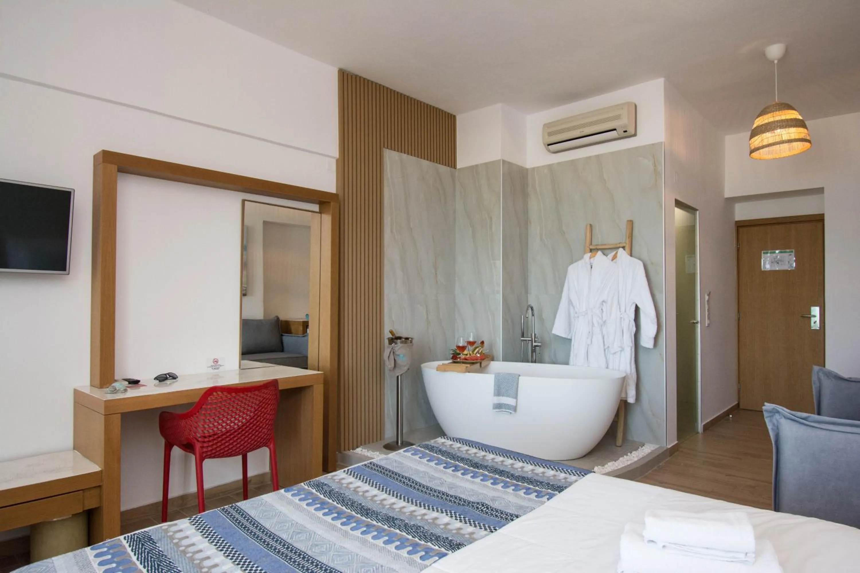 Photo of the whole room, Bed in Yianna Caravel Suites "by Checkin" adults only