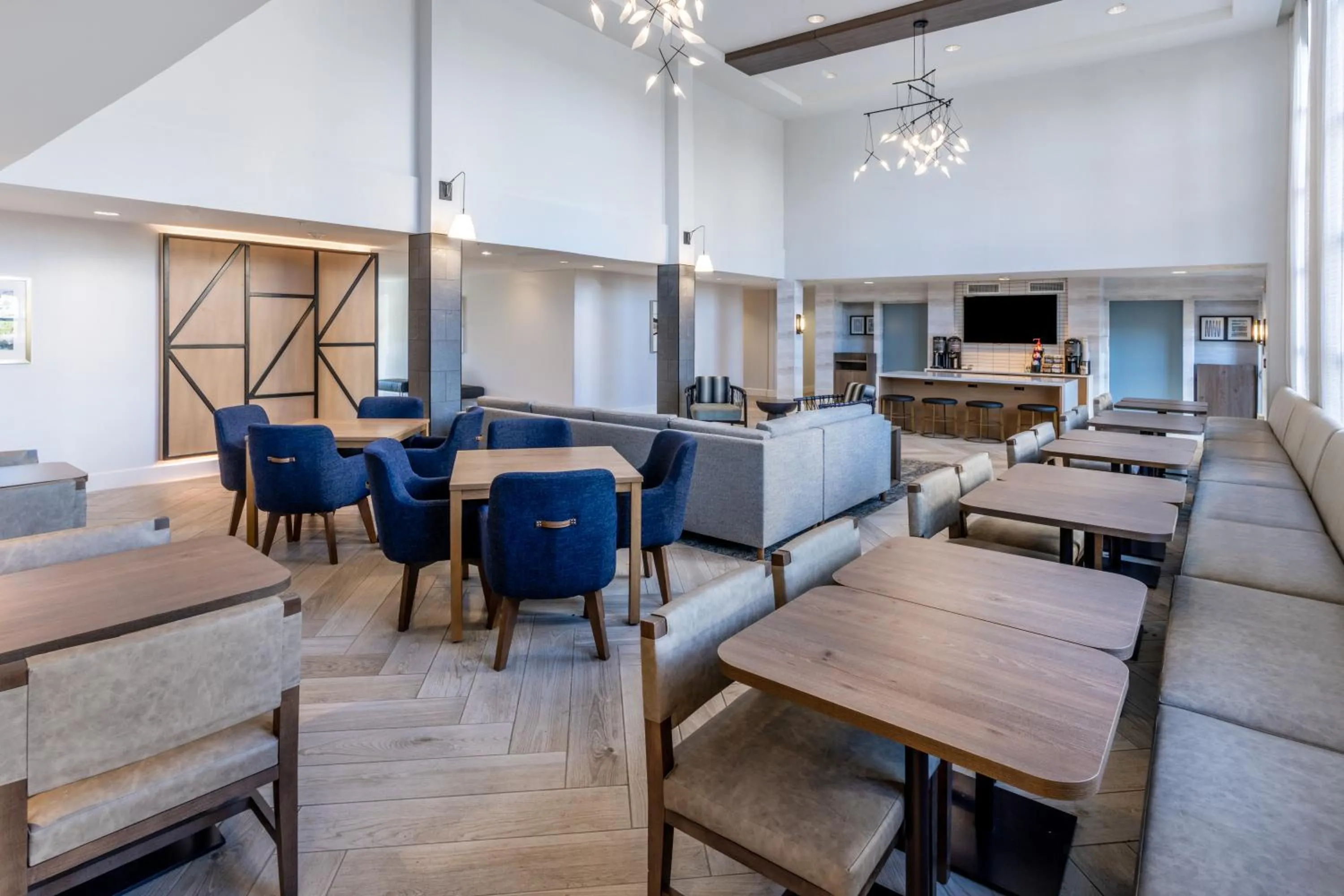 Dining area in Staybridge Suites Denver - Cherry Creek by IHG