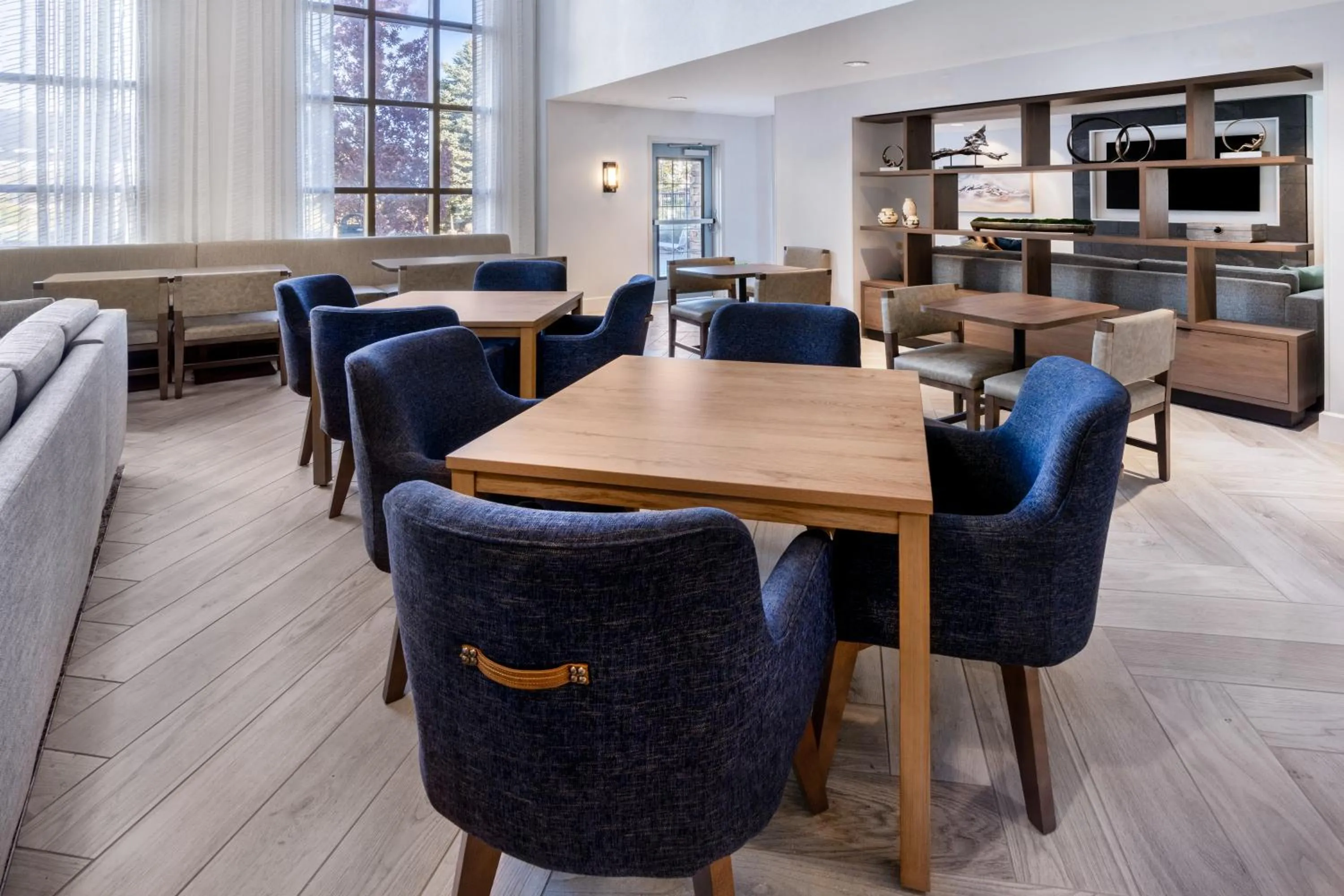 Dining area in Staybridge Suites Denver - Cherry Creek by IHG
