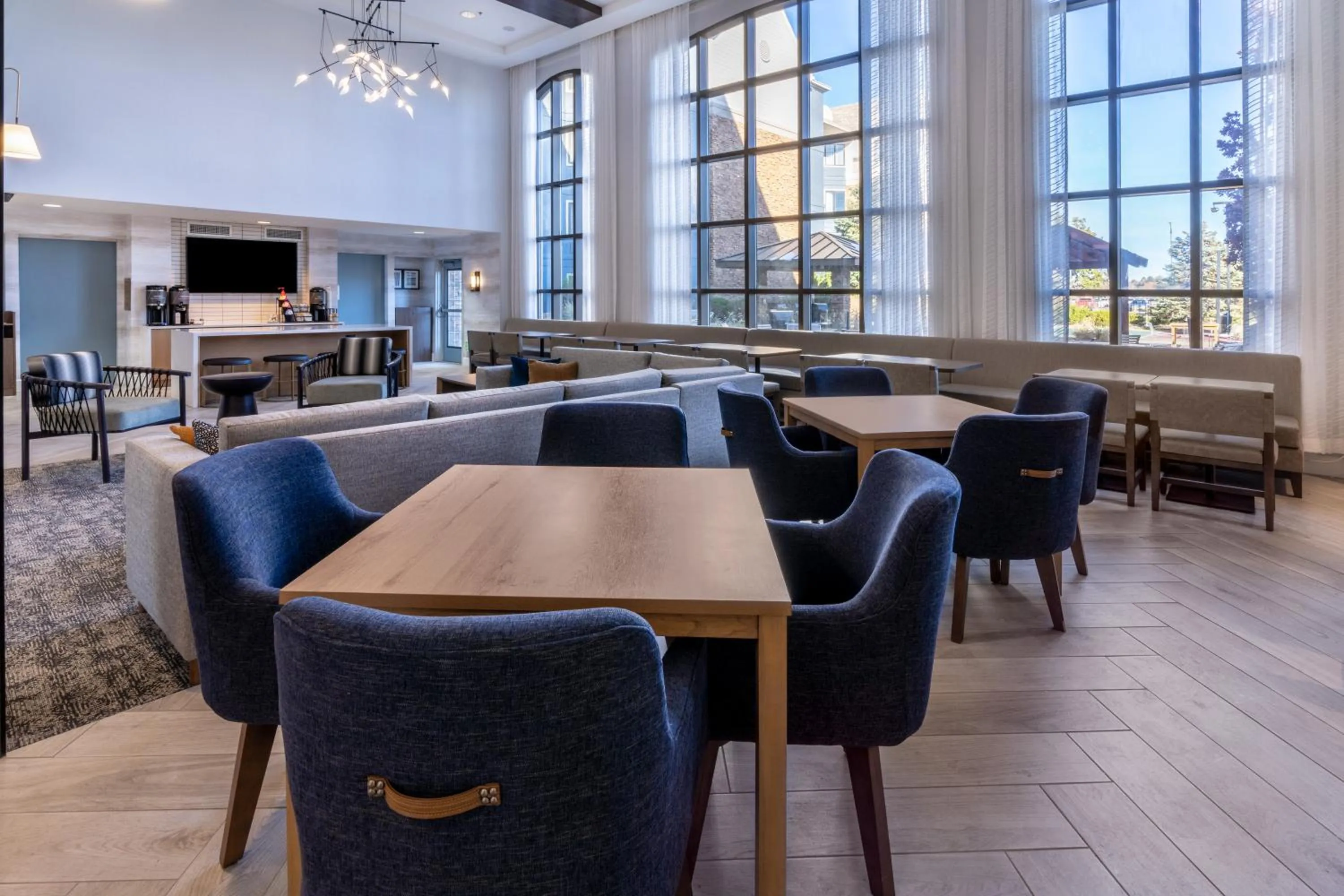 Lobby or reception in Staybridge Suites Denver - Cherry Creek by IHG