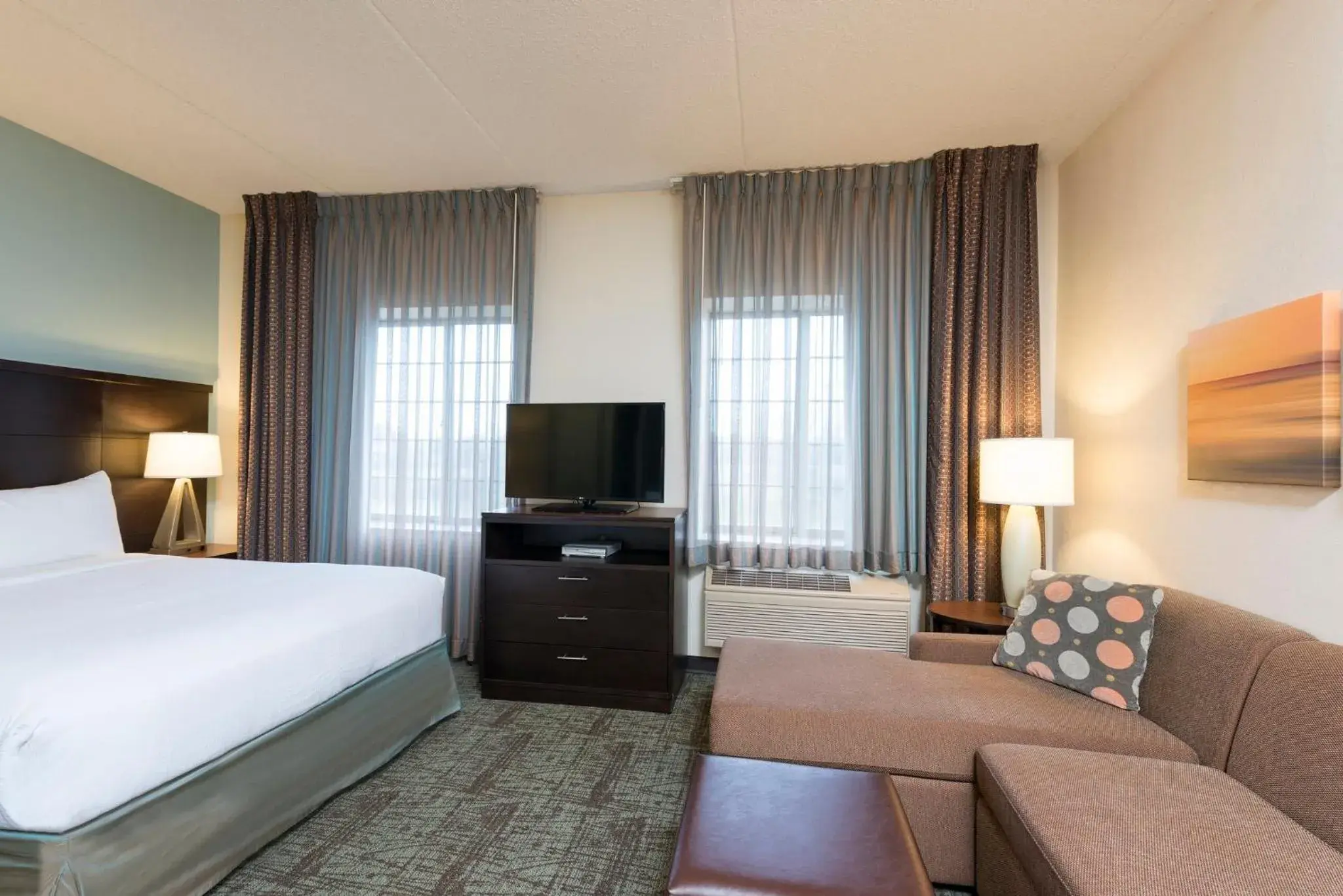 Queen Studio Suite in Staybridge Suites Chicago-Oakbrook Terrace by IHG Queen Studio Suite in Staybridge Suites Chicago-Oakbrook Terrace by IHG