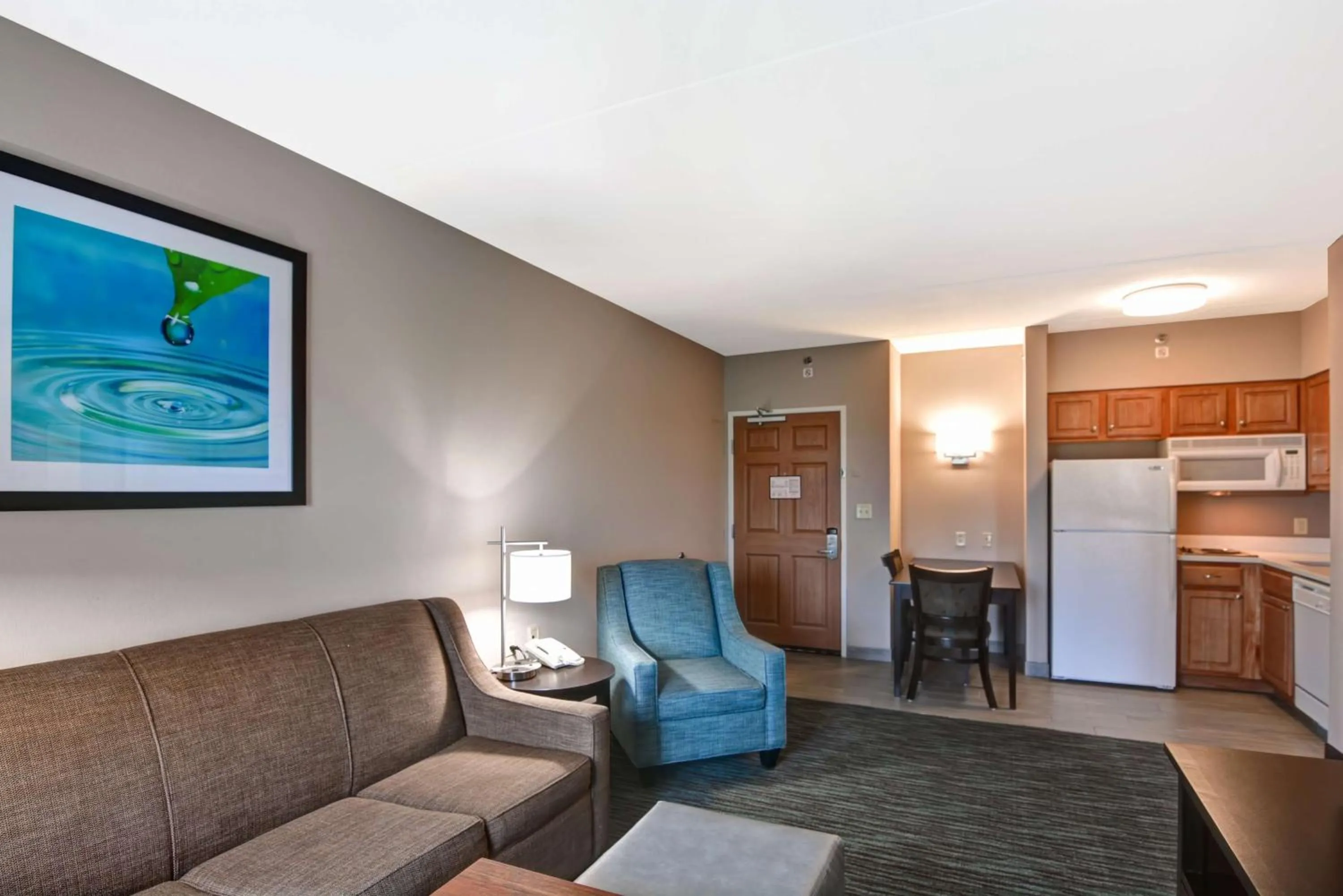 Living room in Homewood Suites by Hilton Aurora Naperville