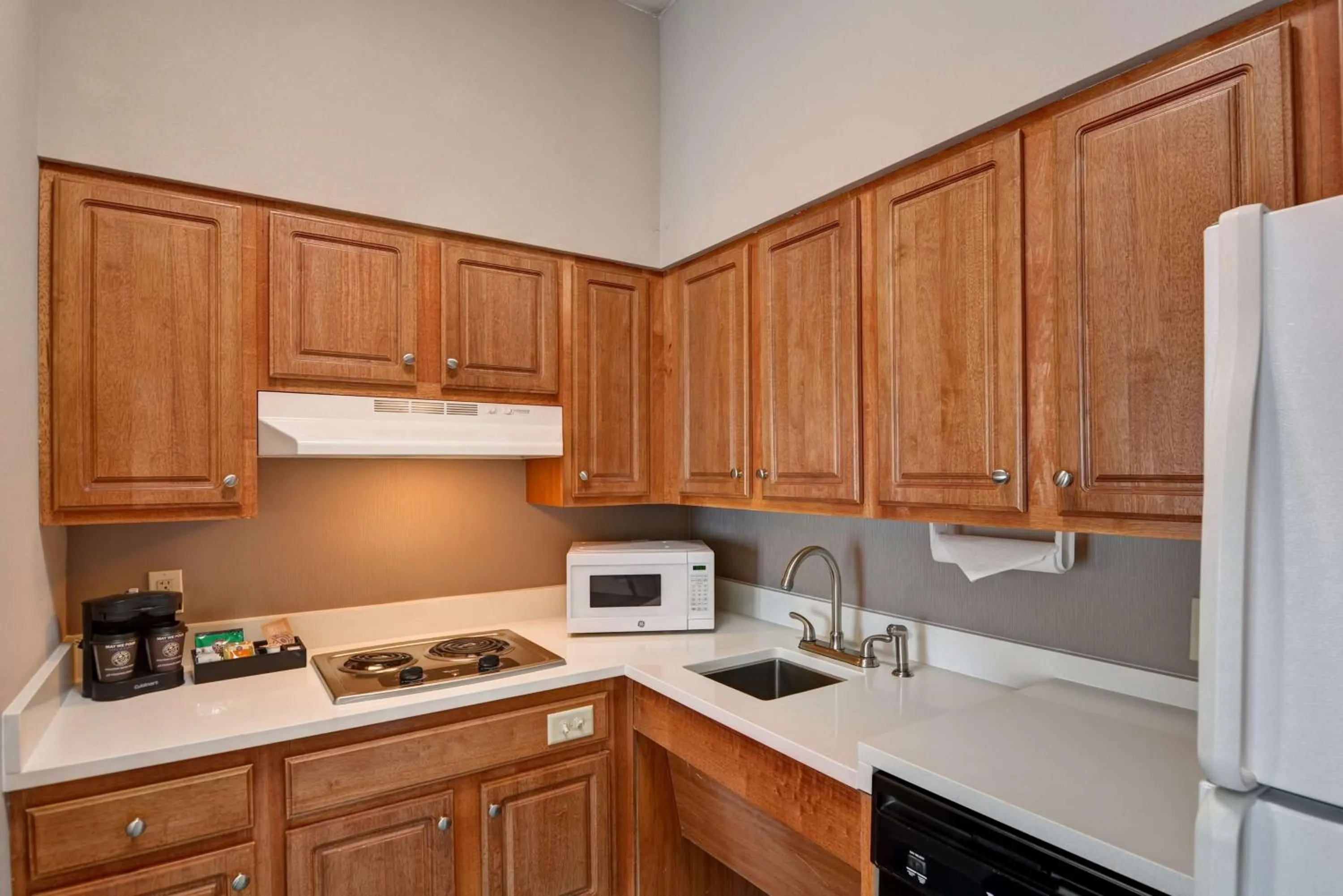 Kitchen or kitchenette in Homewood Suites by Hilton Aurora Naperville