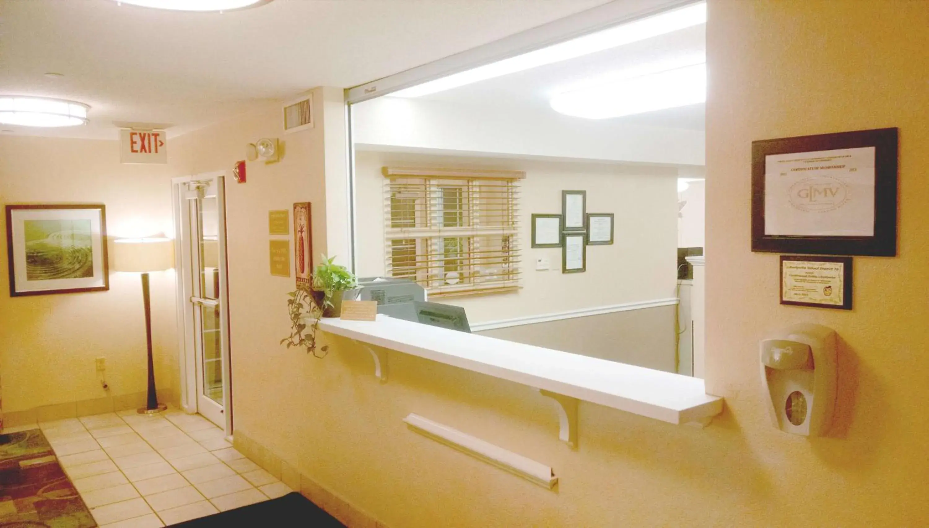 Lobby or reception in Sonesta Simply Suites Chicago Libertyville Lobby or reception in Sonesta Simply Suites Chicago Libertyville