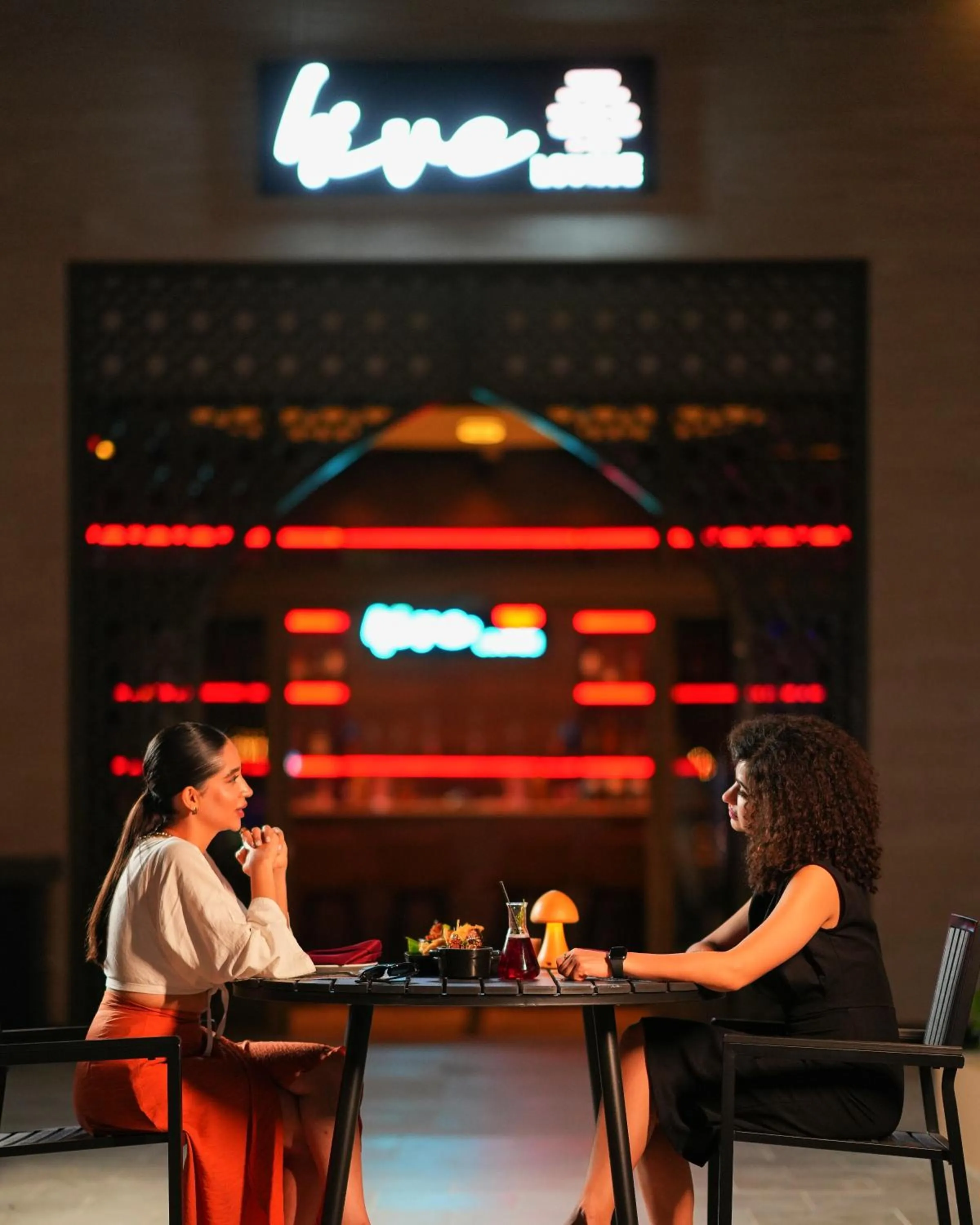 Nightclub / DJ in Sheraton Oman Hotel