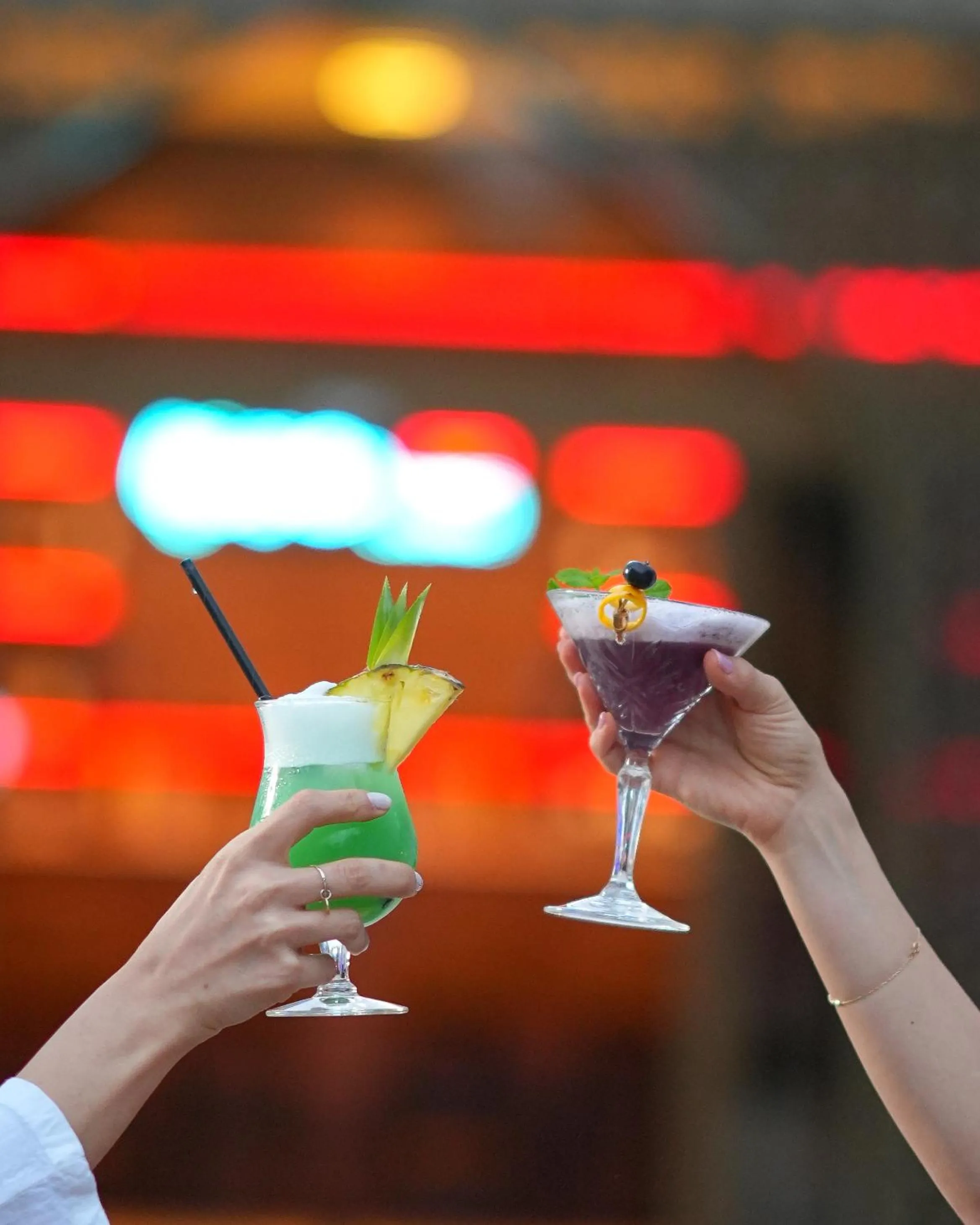 Nightclub / DJ in Sheraton Oman Hotel