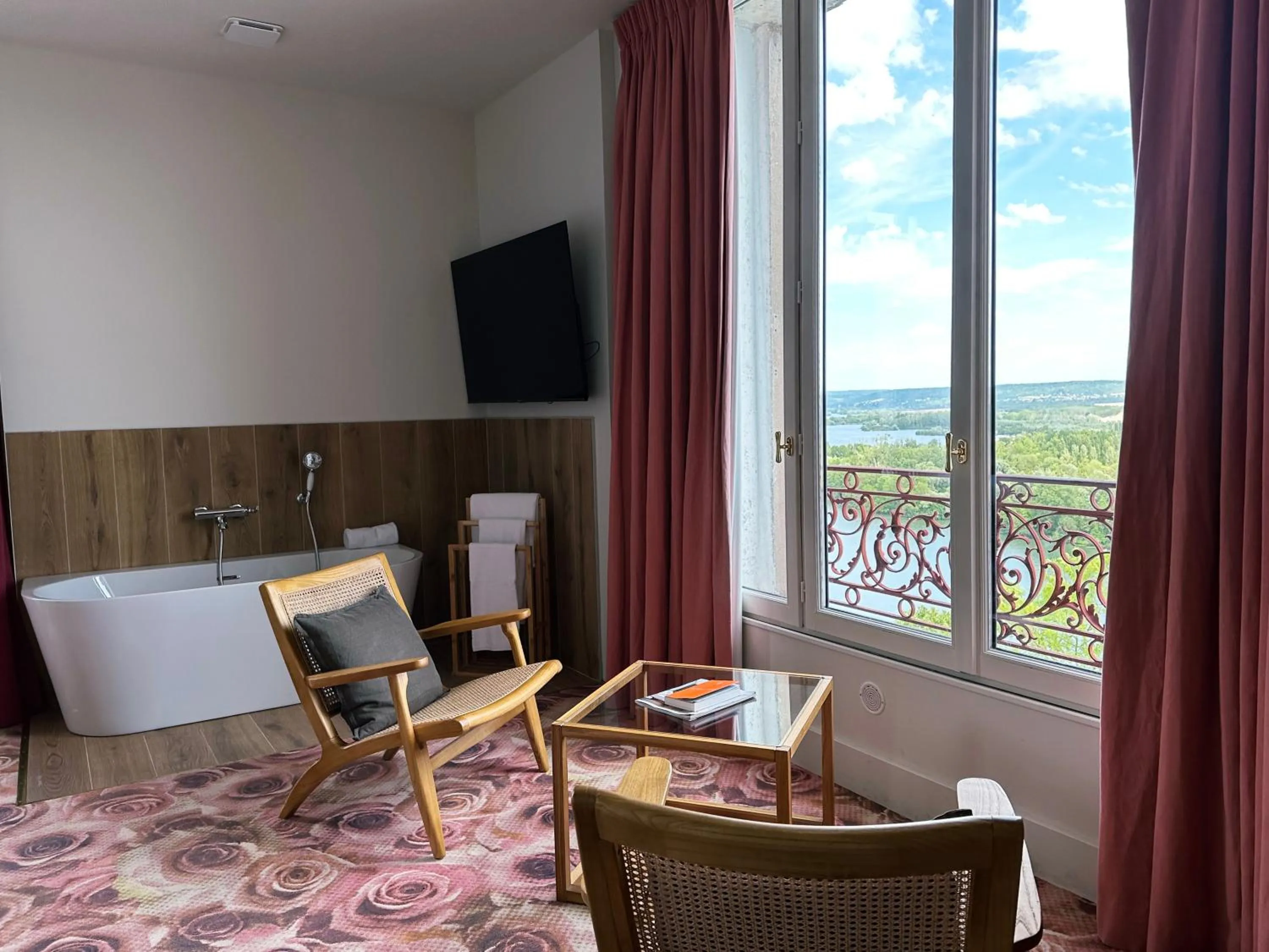 TV and multimedia in Domaine De La Corniche