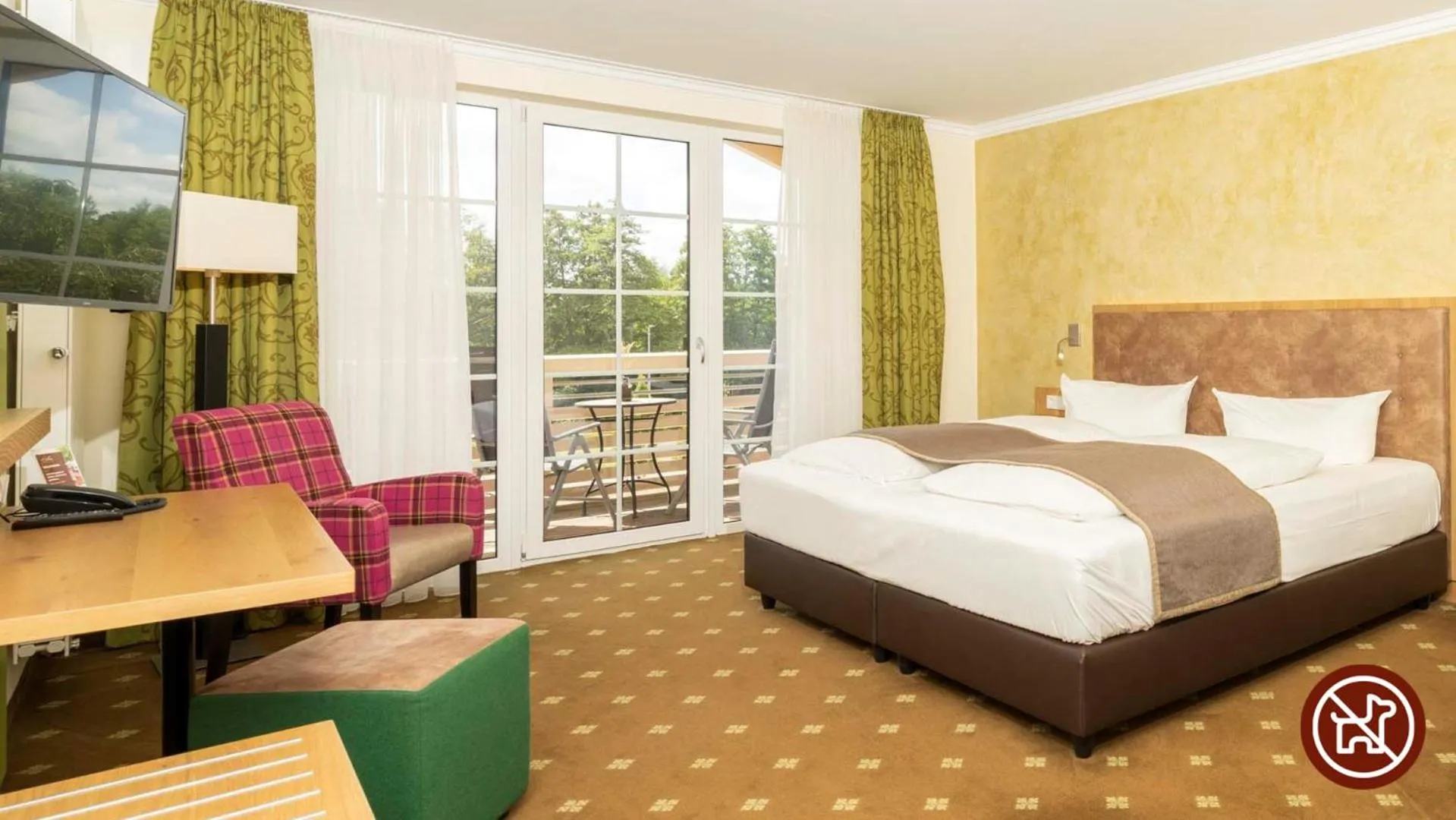 Photo of the whole room, Bed in Hotel Brauerei Gasthof Höhn