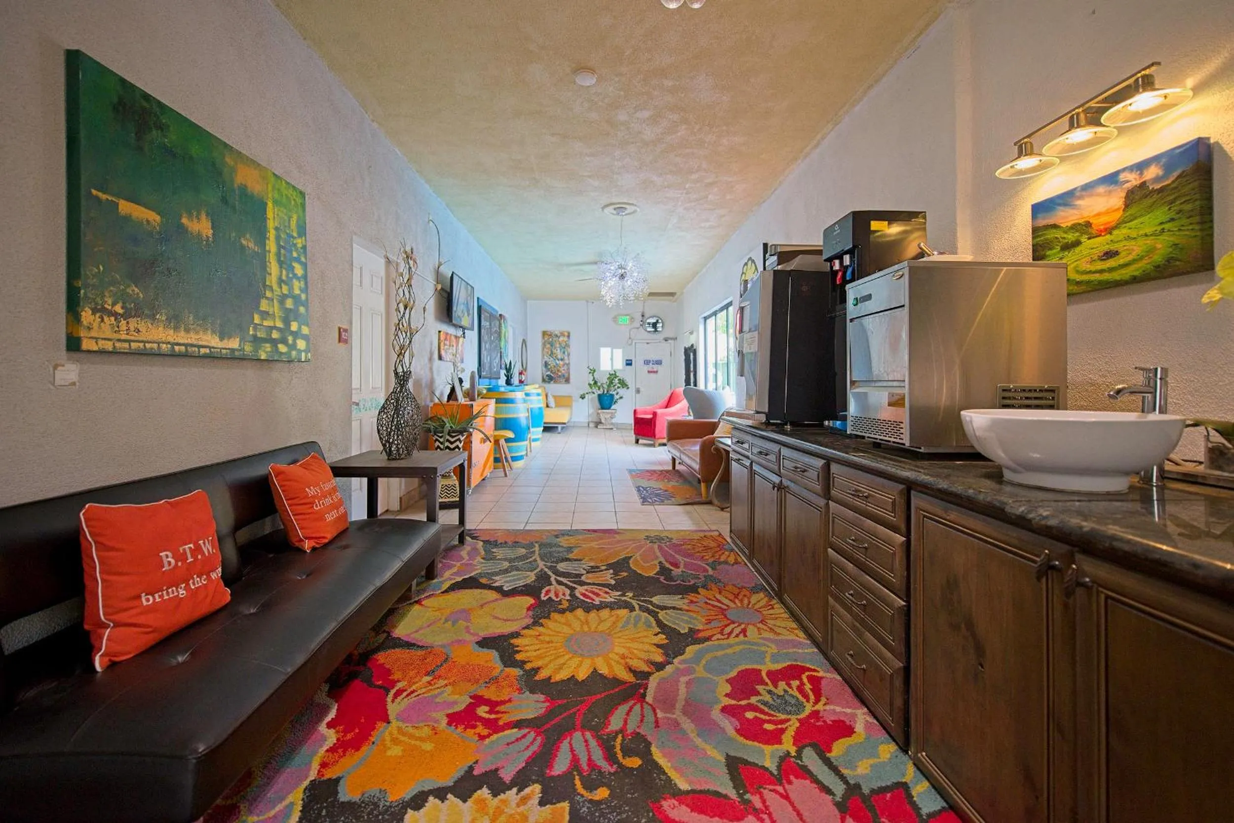 Property building in Inn at Palm Springs