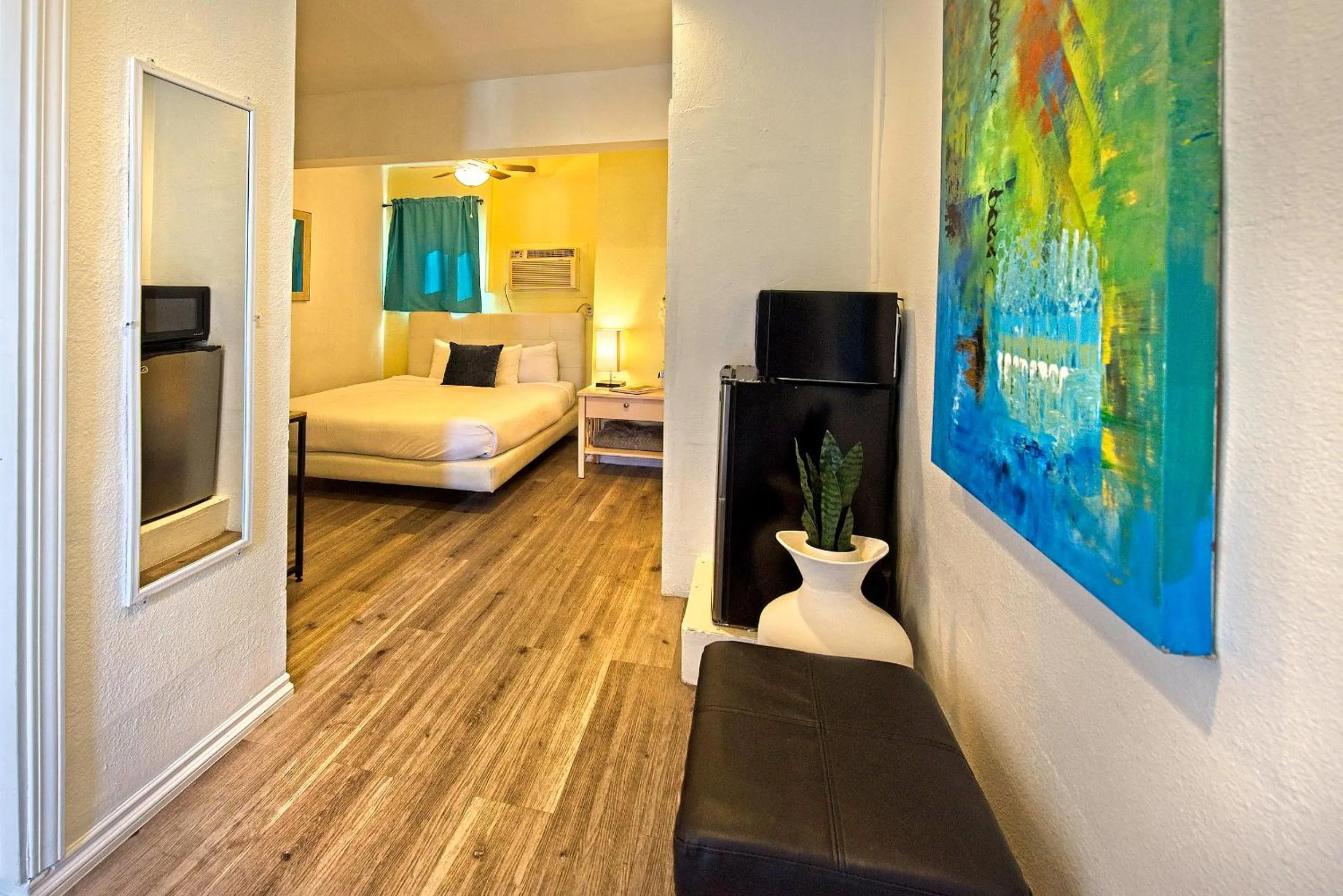 Bed in Inn at Palm Springs