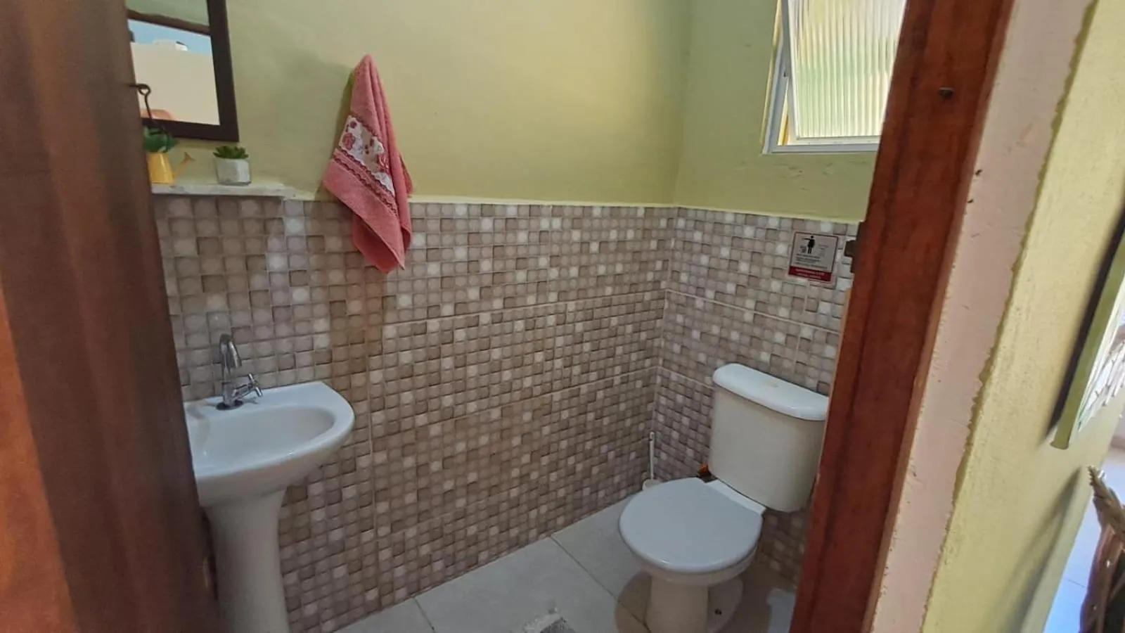 Toilet in Suítes Cantinho do Sossego em Ubatuba