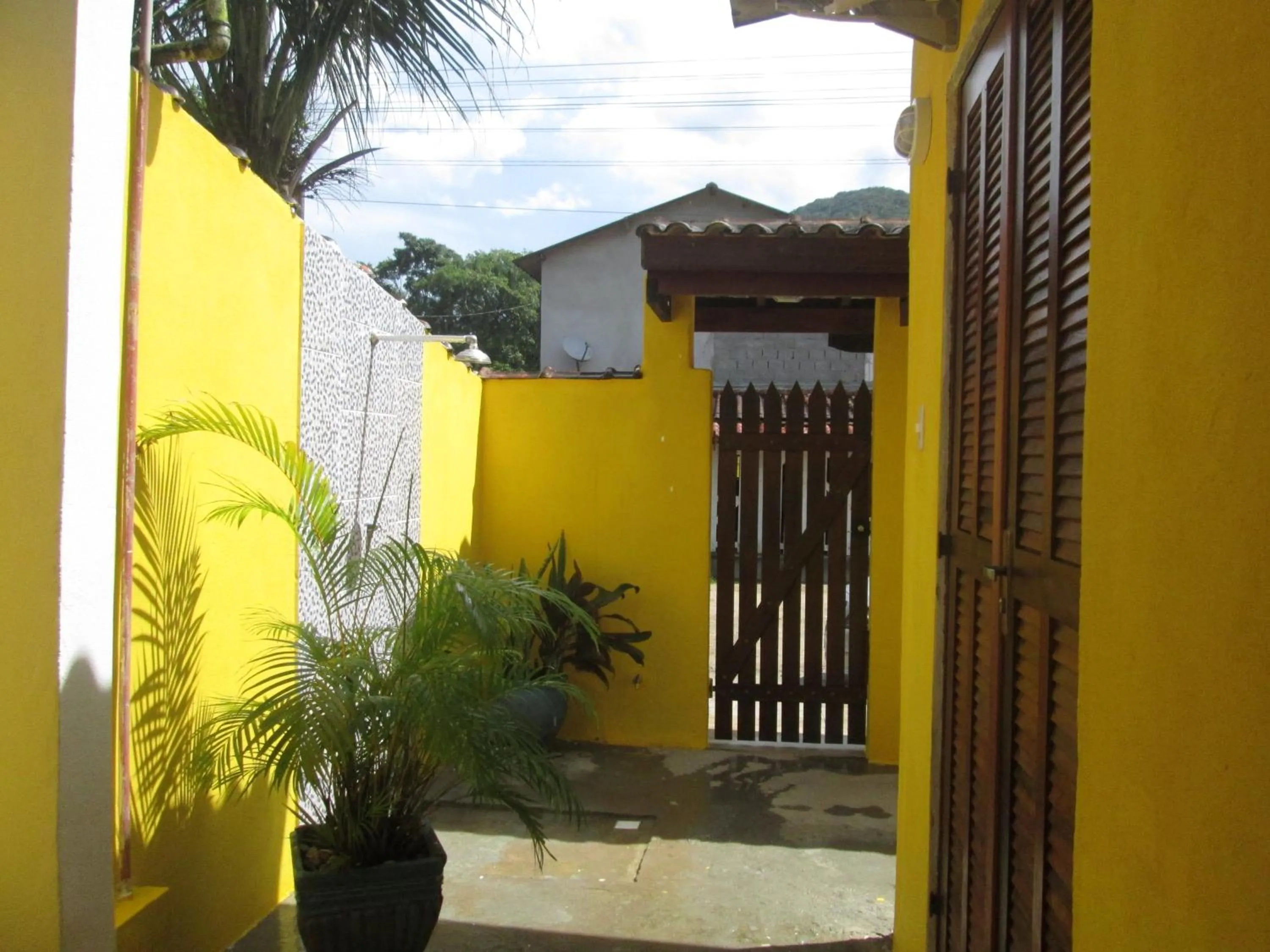 Facade/entrance in Suítes Cantinho do Sossego Ubatuba