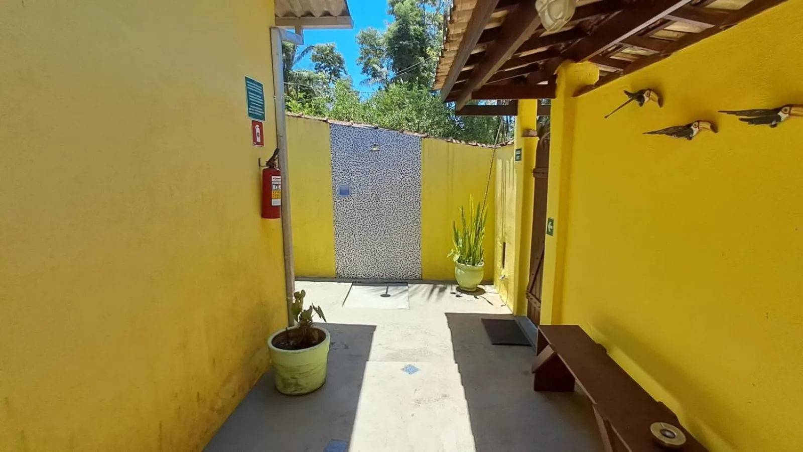 Shower in Suítes Cantinho do Sossego em Ubatuba