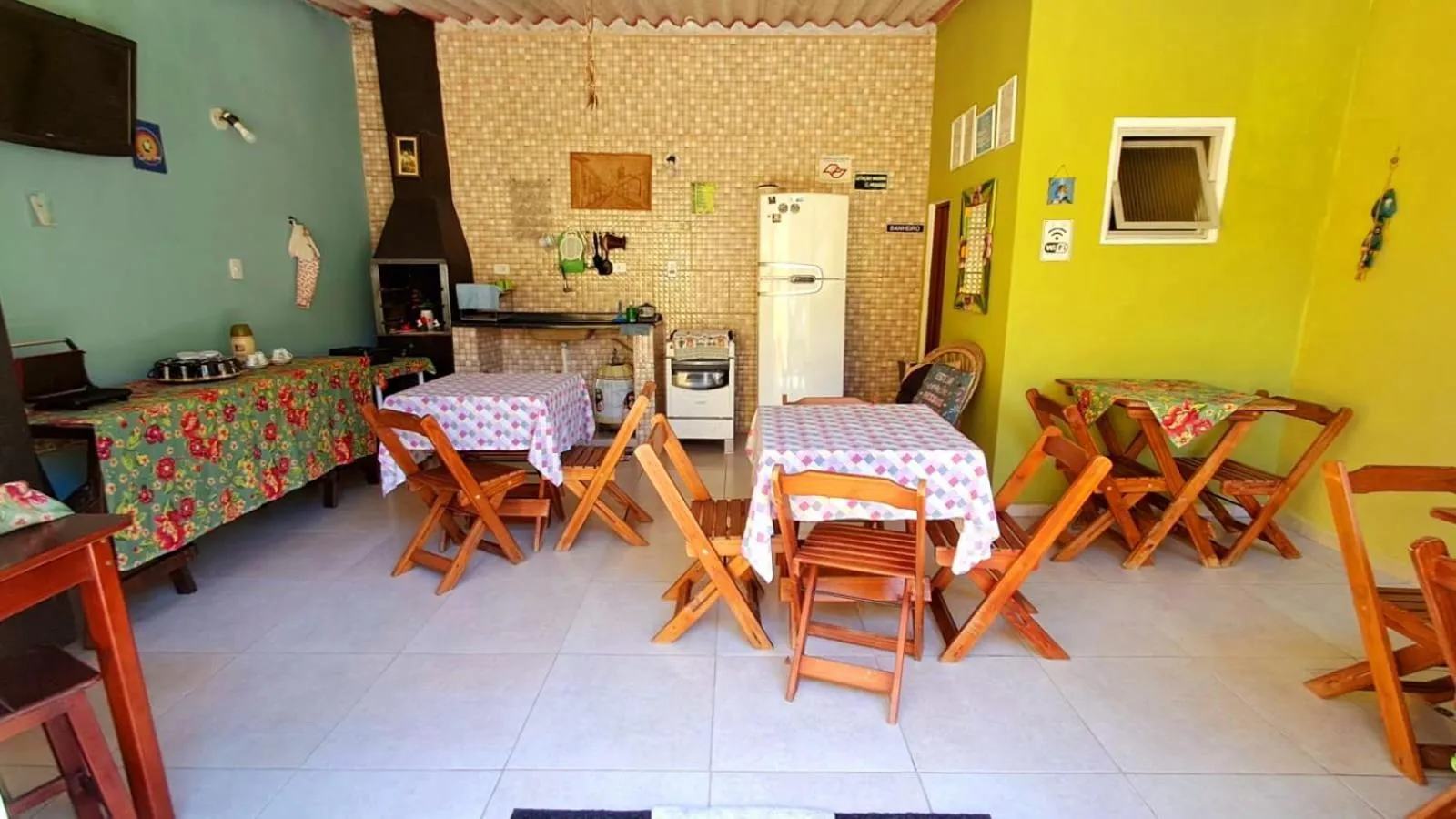 Communal lounge/ TV room in Suítes Cantinho do Sossego em Ubatuba