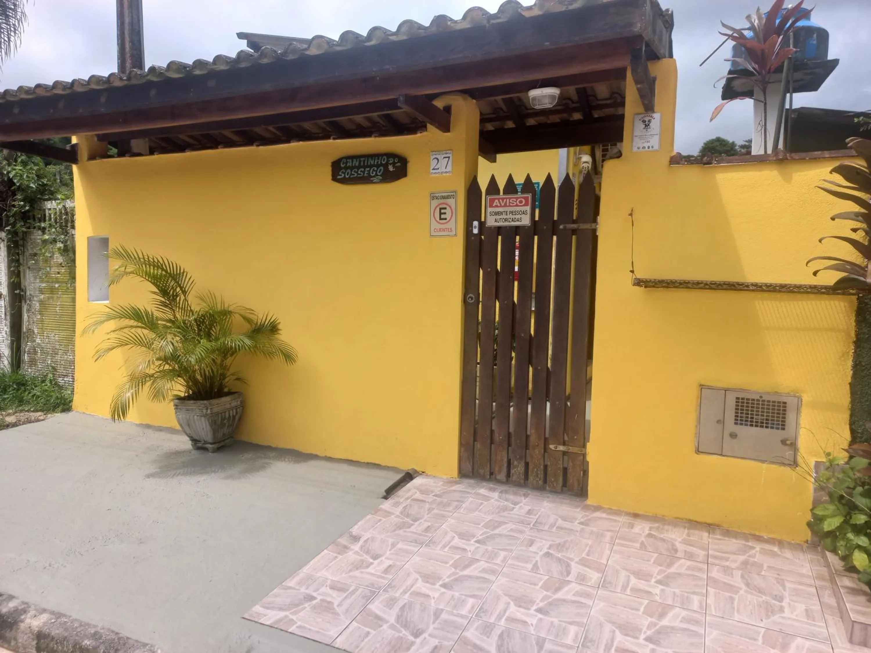 Facade/entrance in Suítes Cantinho do Sossego Ubatuba