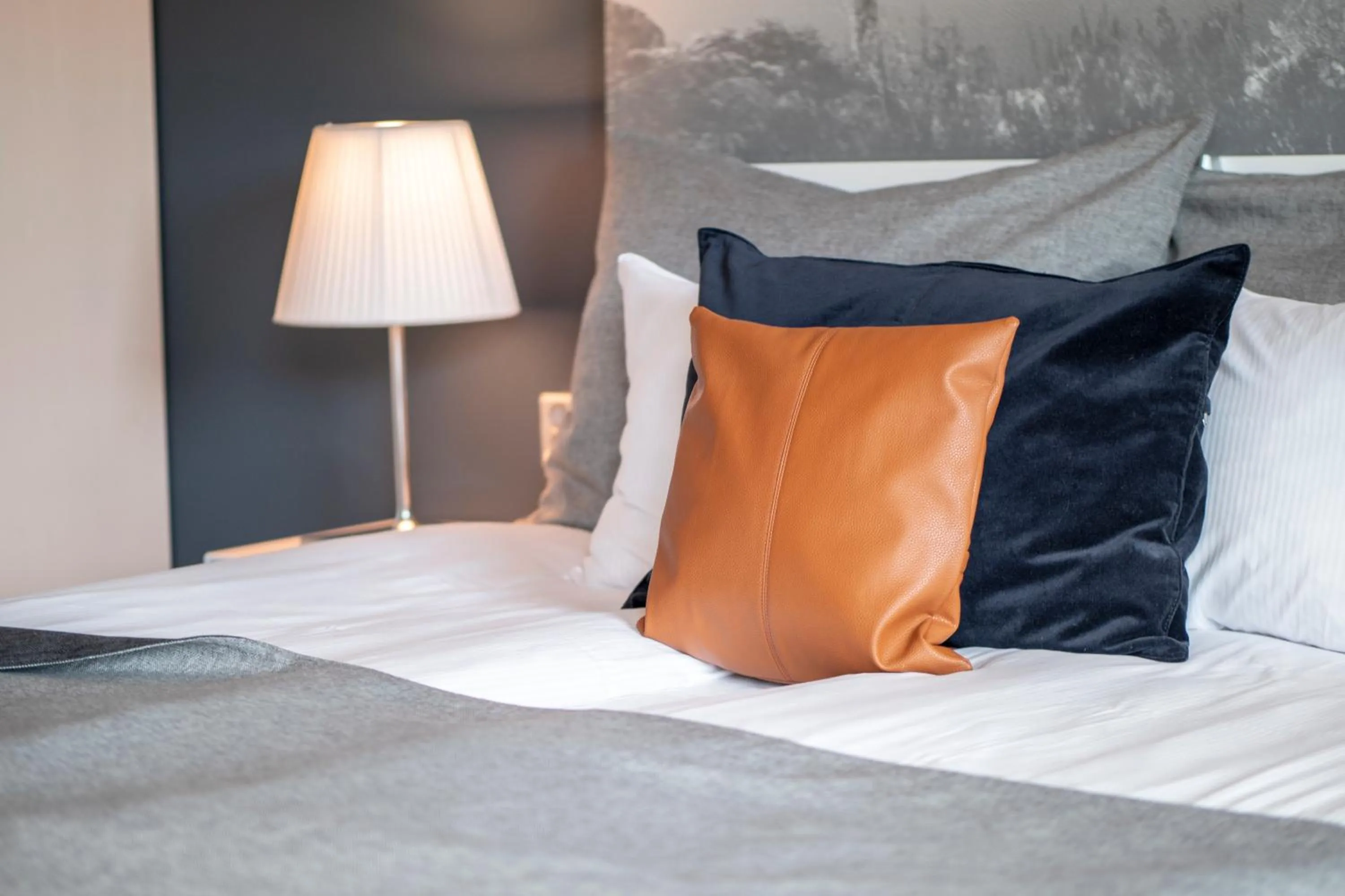 Bedroom, Bed in Clarion Hotel Sign