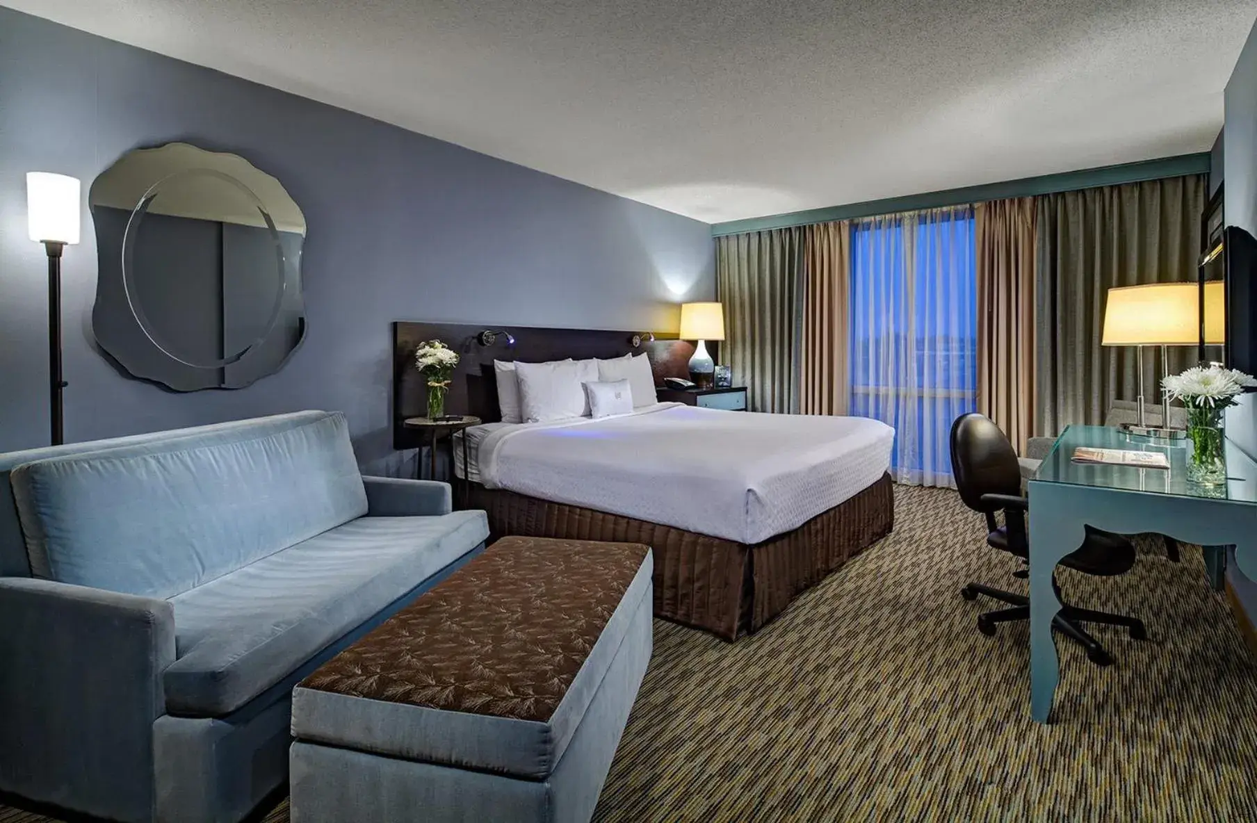 Standard Room in Crowne Plaza Hotel Glen Ellyn/Lombard by IHG Standard Room in Crowne Plaza Hotel Glen Ellyn/Lombard by IHG